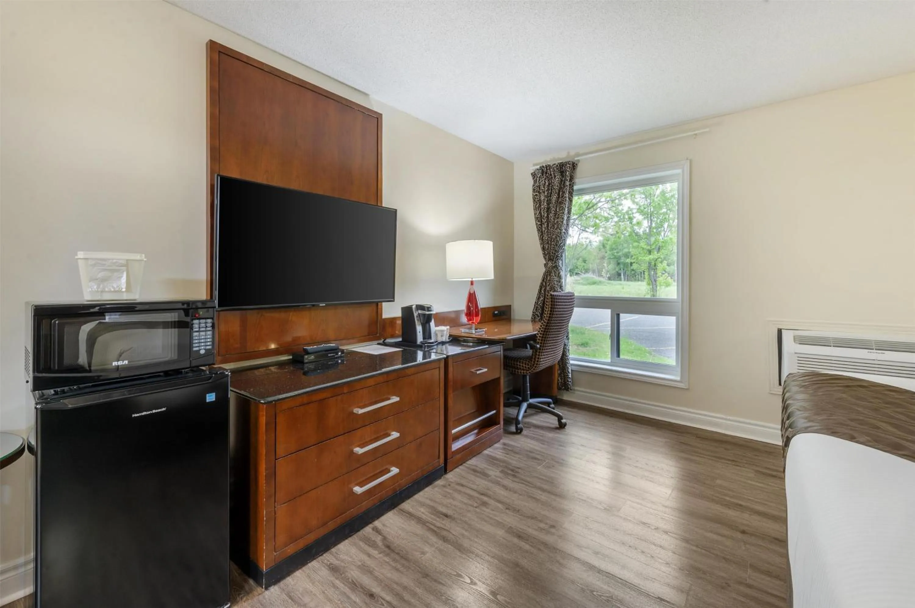 Bedroom in SureStay Hotel by Best Western Kemptville