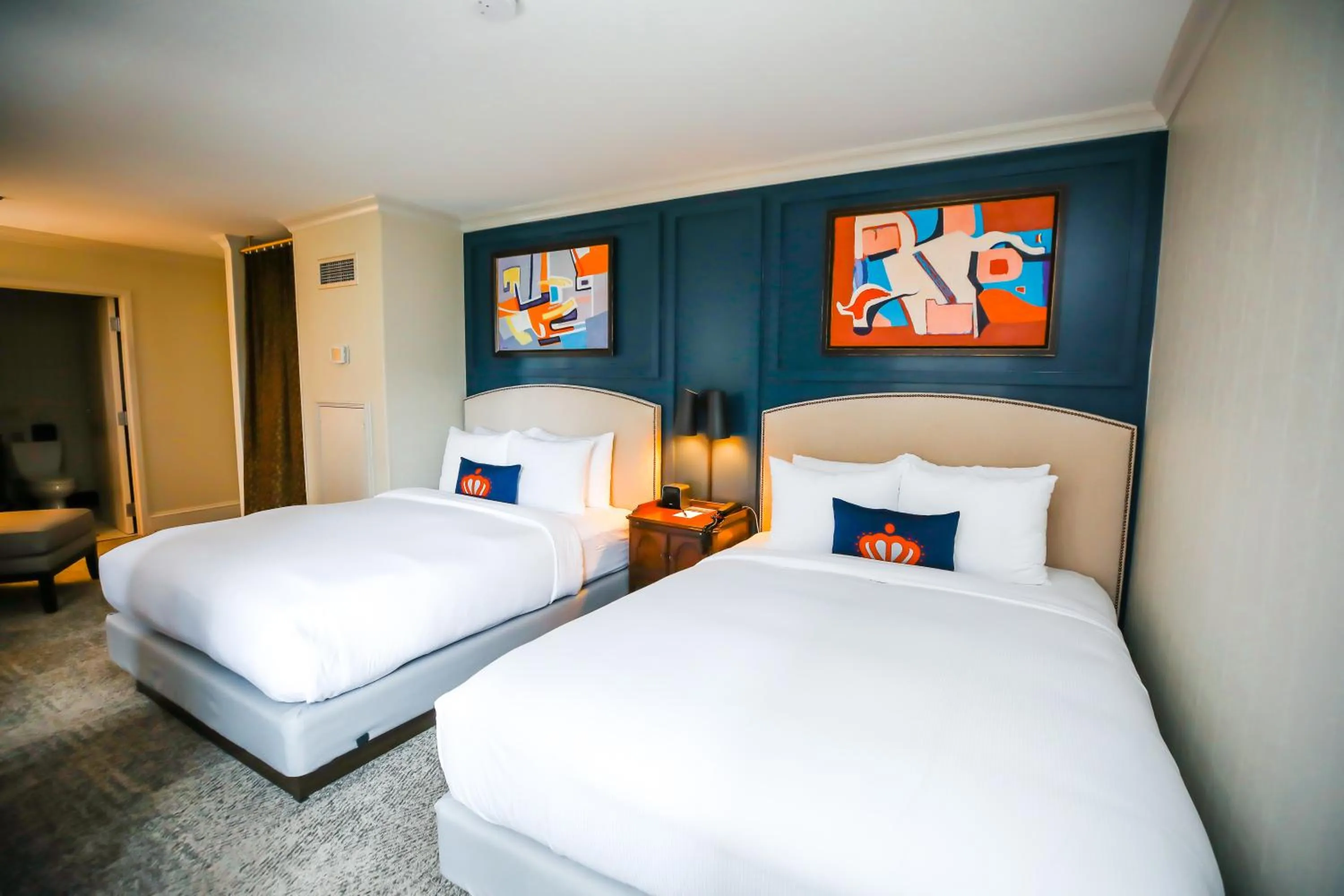 Bedroom, Bed in Dunhill Hotel