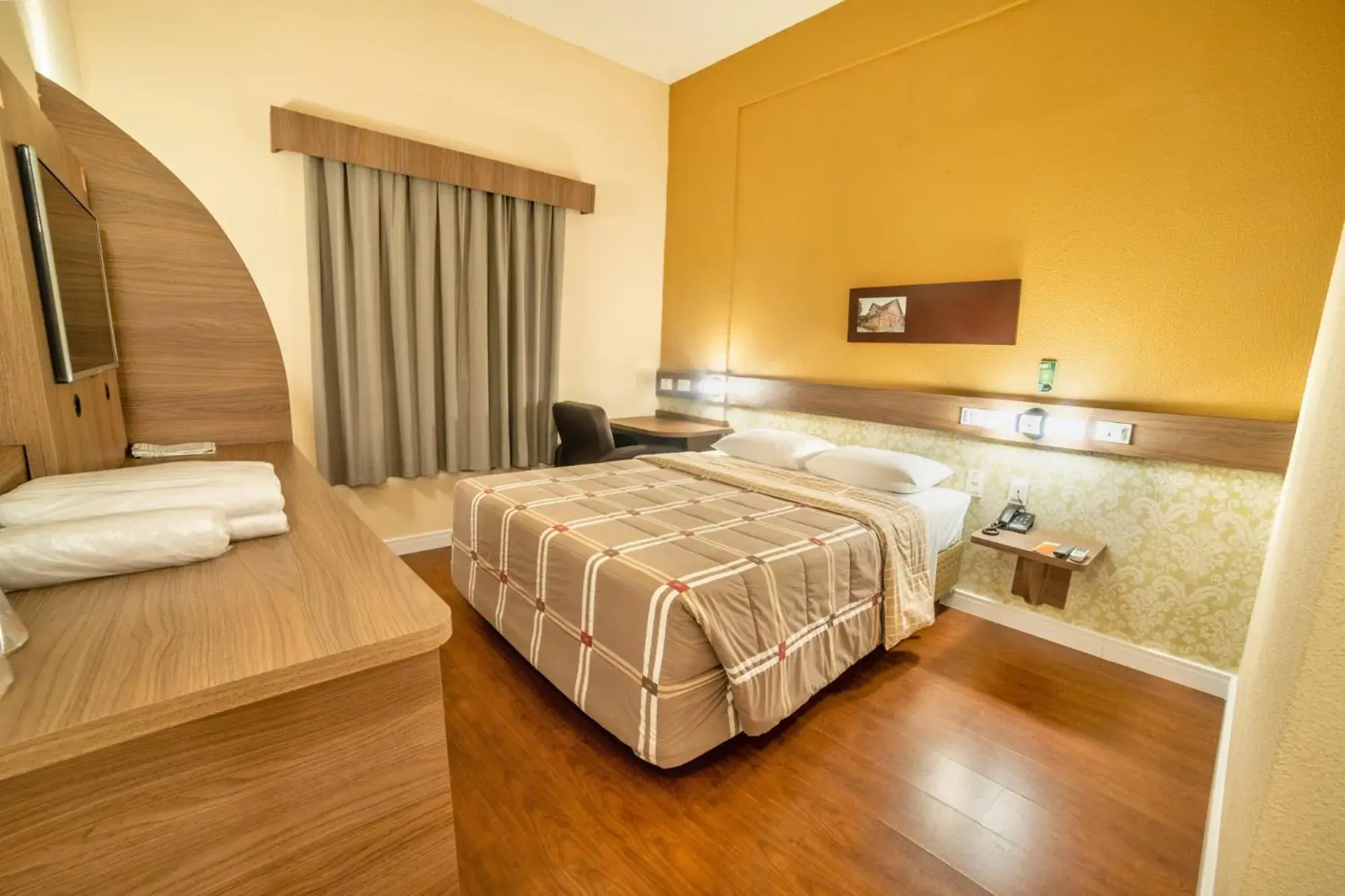 Standard Room with One Double Bed - single occupancy - Disability Access in Hotel 10 São Leopoldo Standard Room with One Double Bed - single occupancy - Disability Access in Hotel 10 São Leopoldo