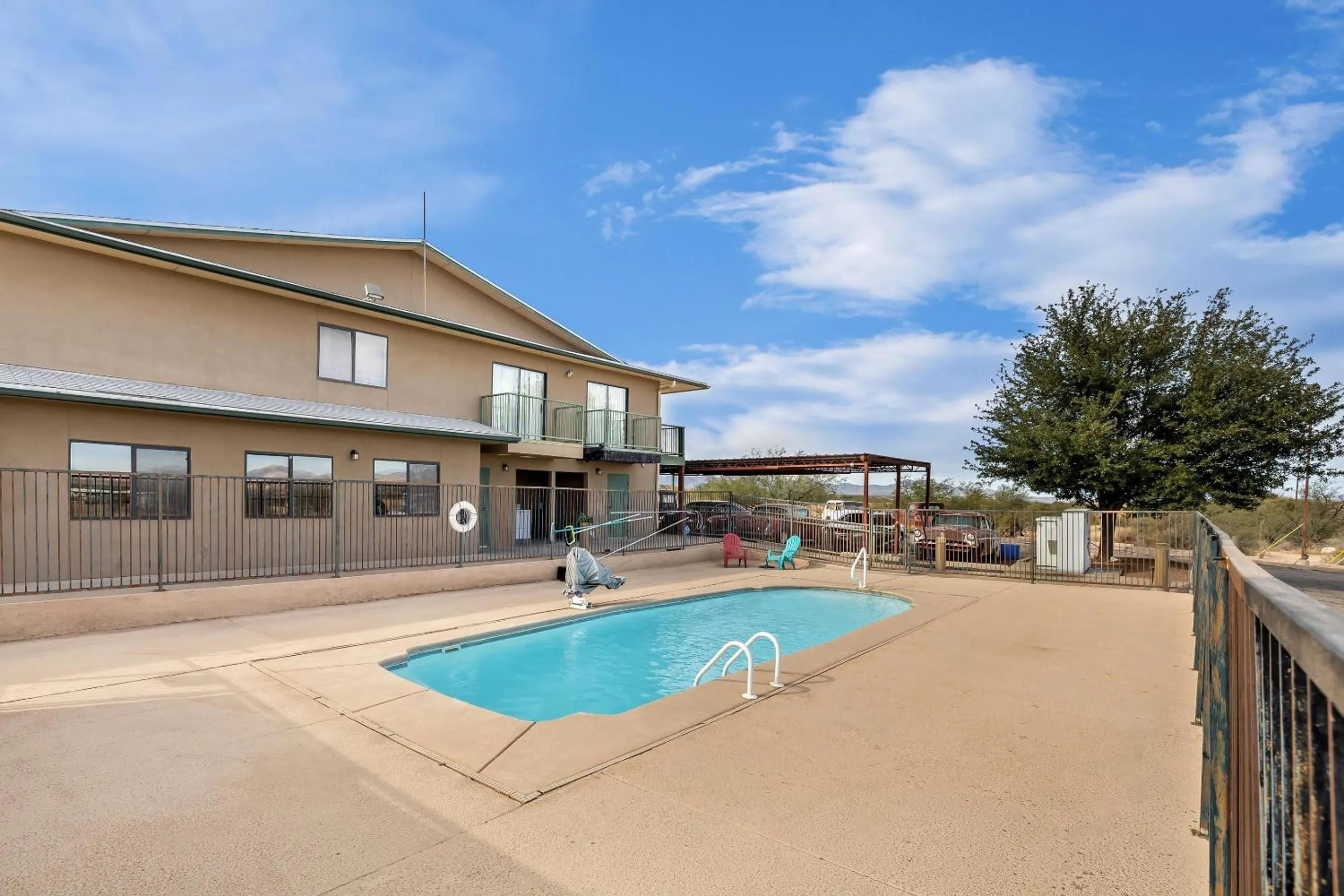 Swimming pool in Rodeway Inn Copper Stay Benson AZ I-10 Exit 304