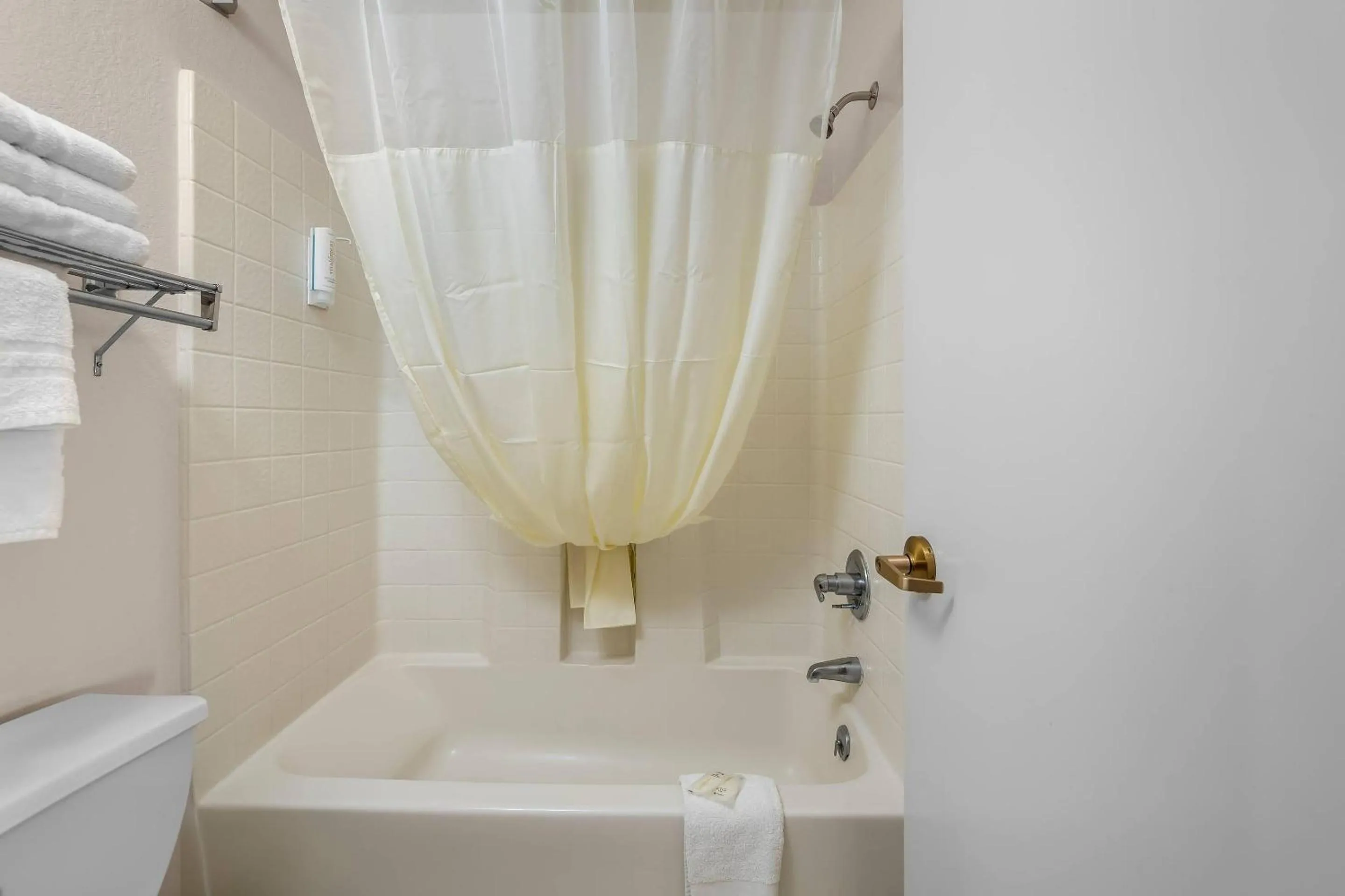 Bedroom in Rodeway Inn Copper Stay Benson AZ I-10 Exit 304