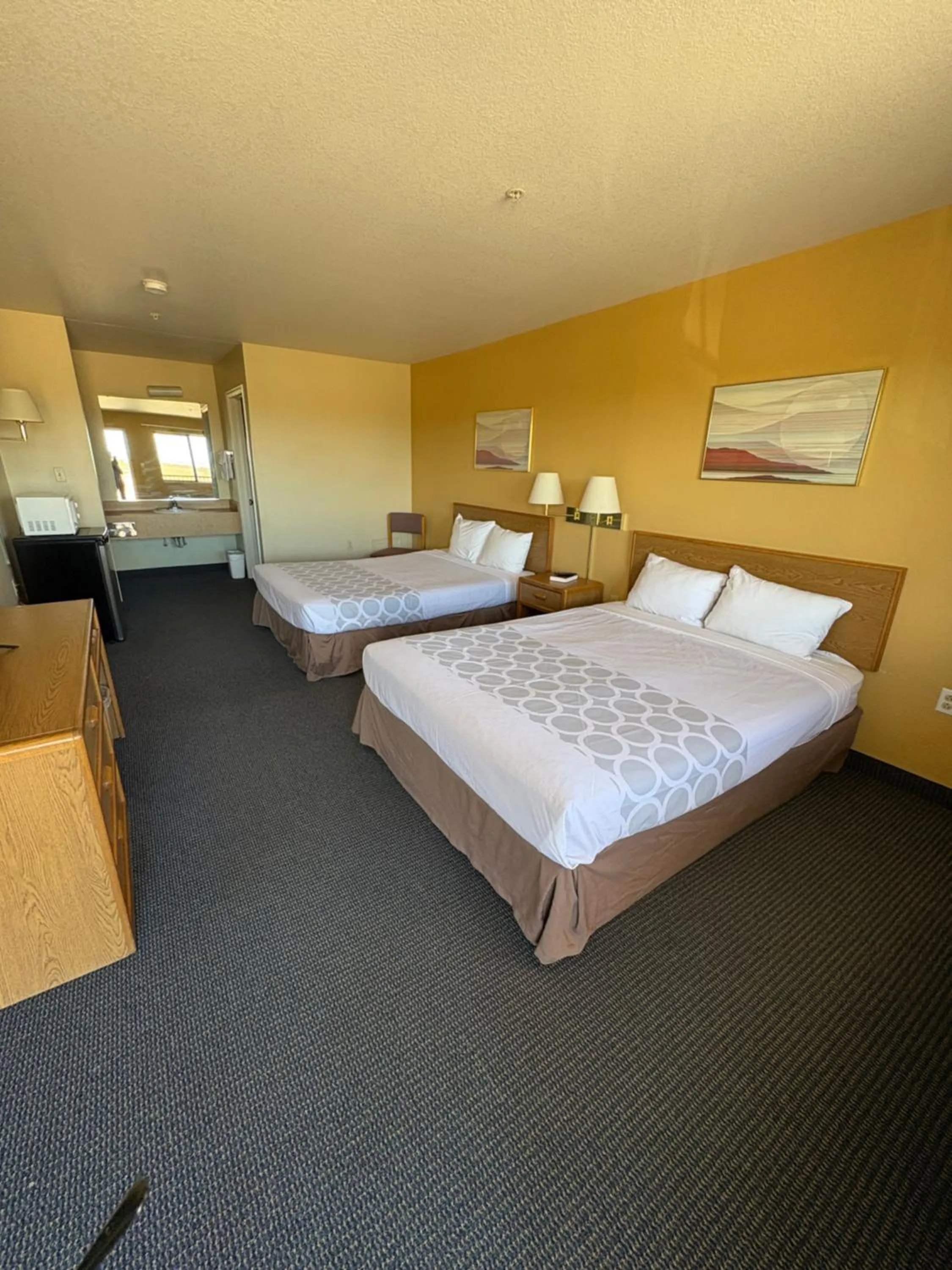 Photo of the whole room, Bed in Rodeway Inn Copper Stay Benson AZ I-10 Exit 304