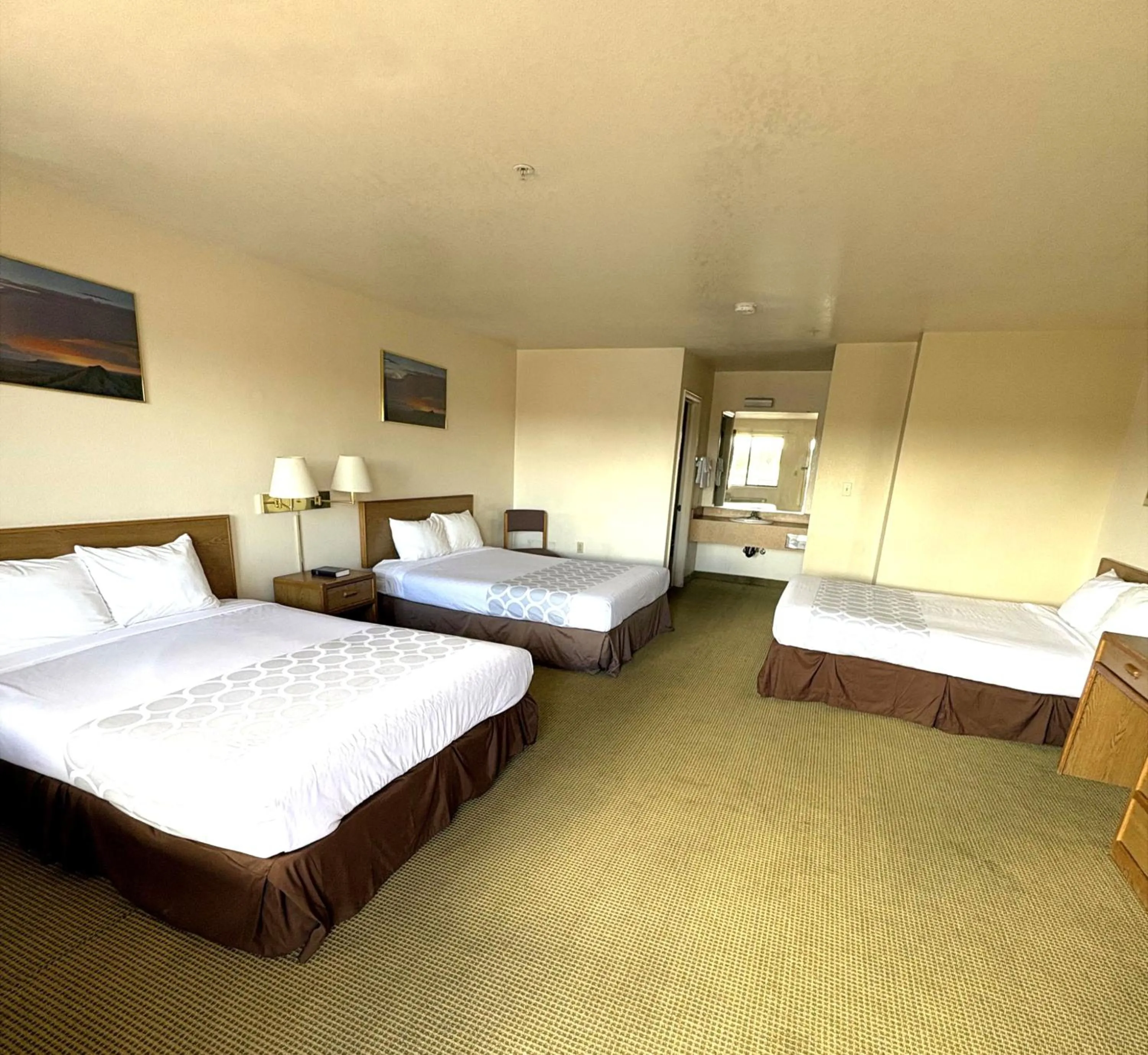 Photo of the whole room, Bed in Rodeway Inn Copper Stay Benson AZ I-10 Exit 304