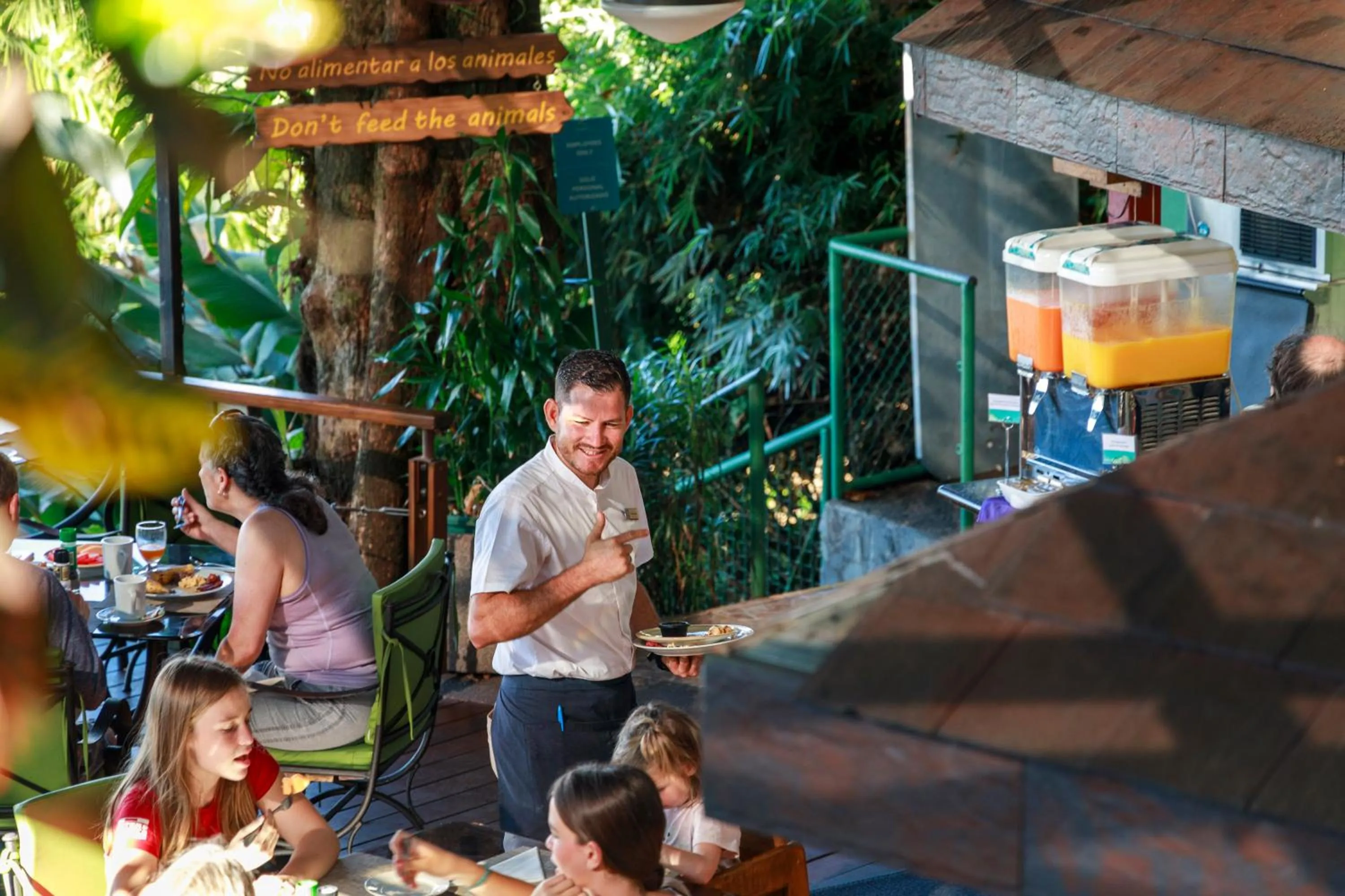 Restaurant/places to eat in Si Como No Resort & Wildlife Refuge