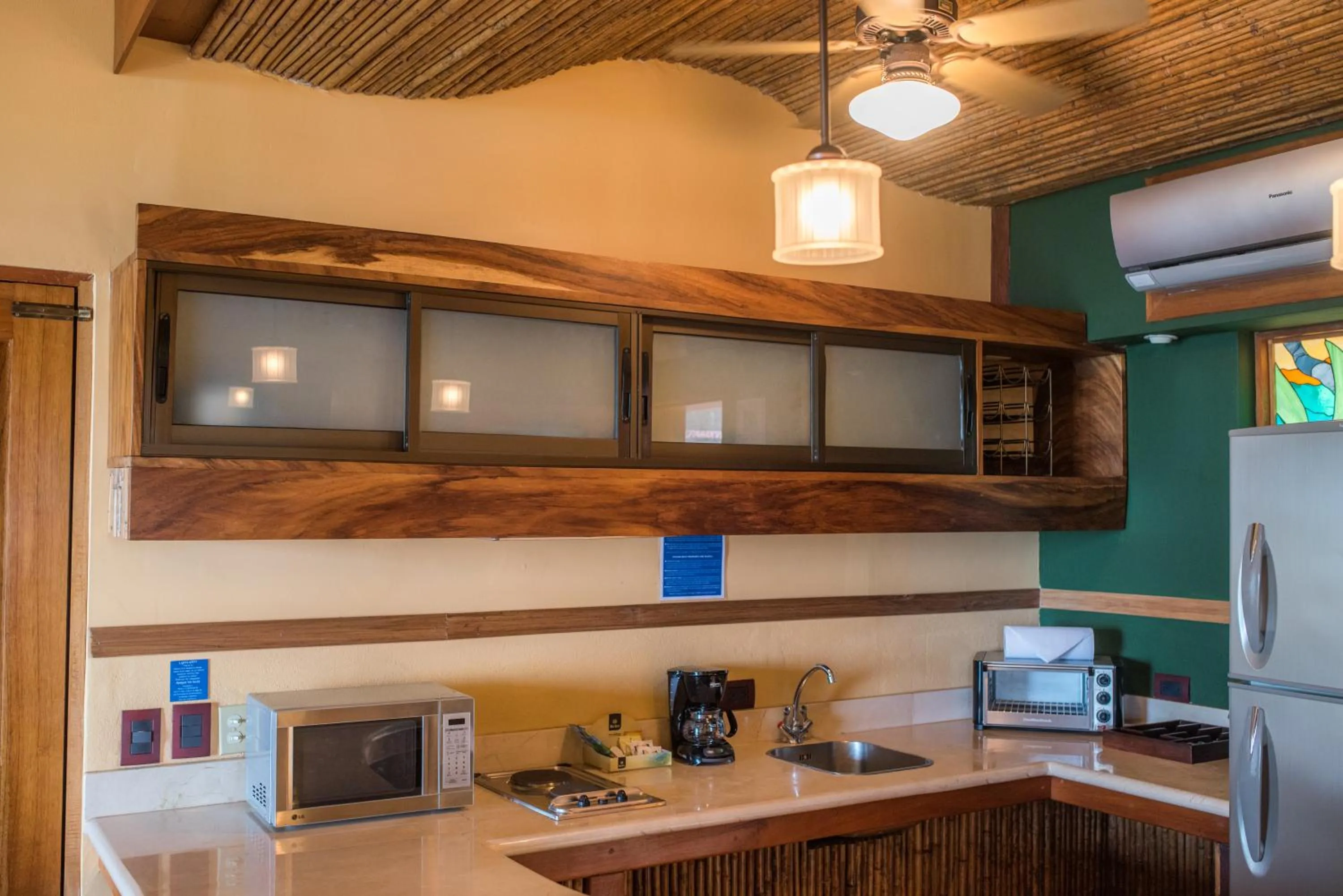 Kitchen or kitchenette in Si Como No Resort & Wildlife Refuge