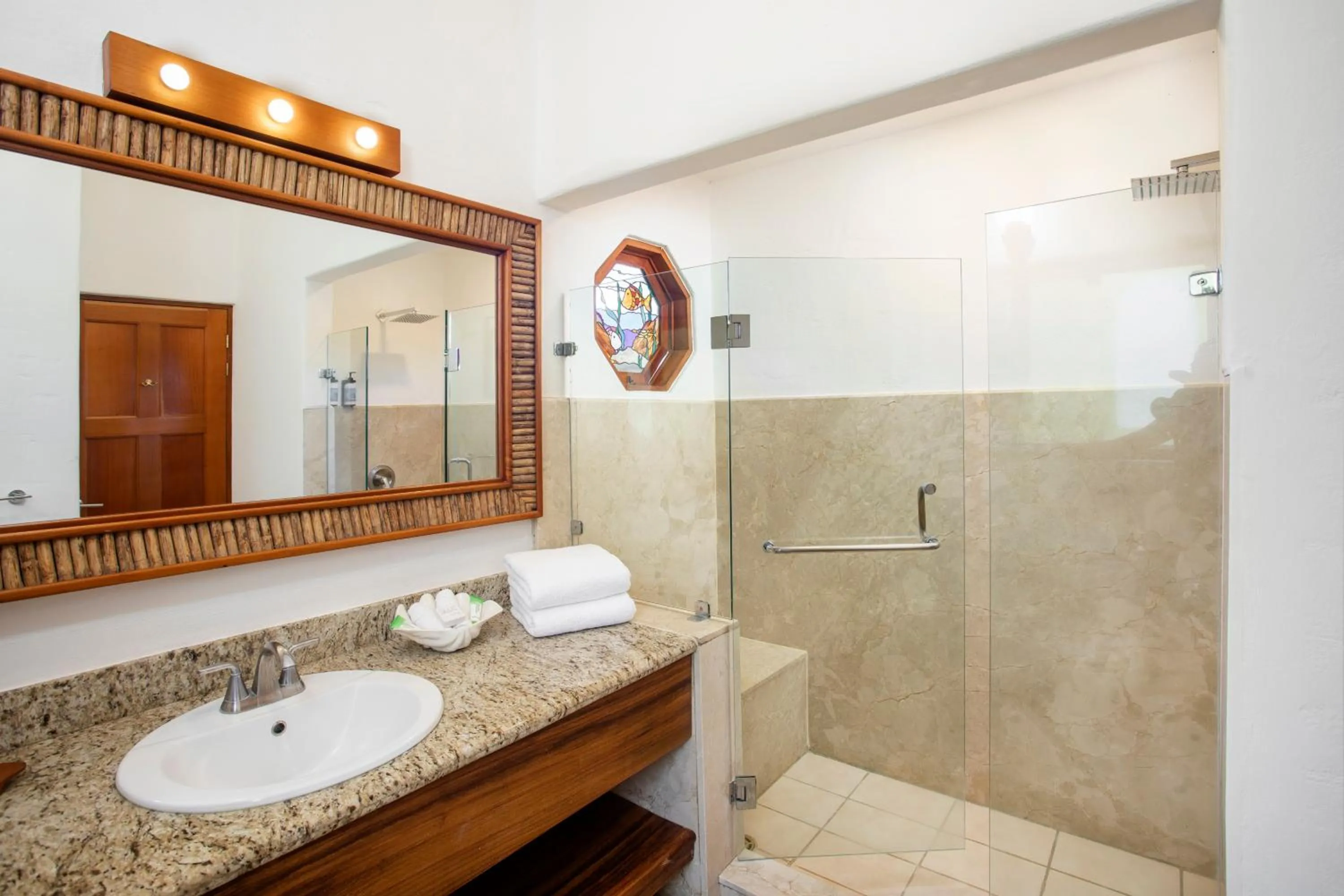 Shower in Si Como No Resort & Wildlife Refuge