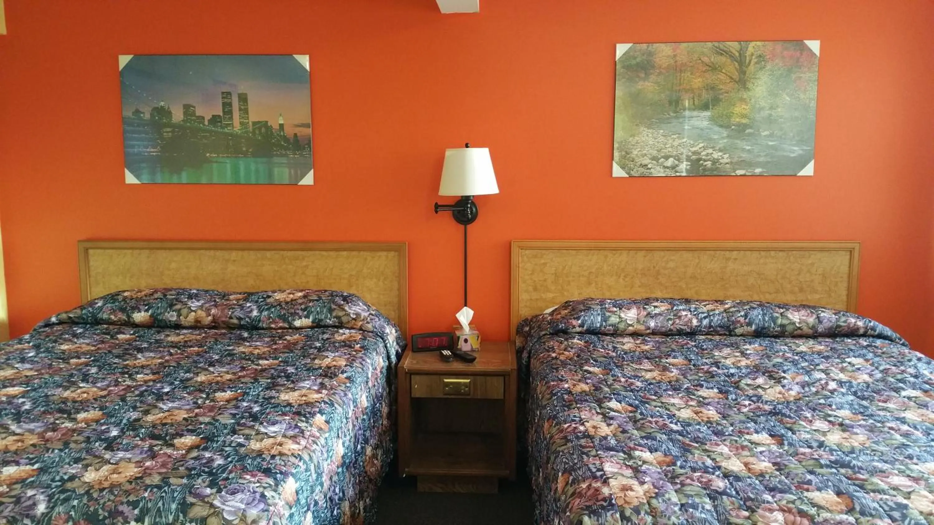 Bed in Rymal's Motel