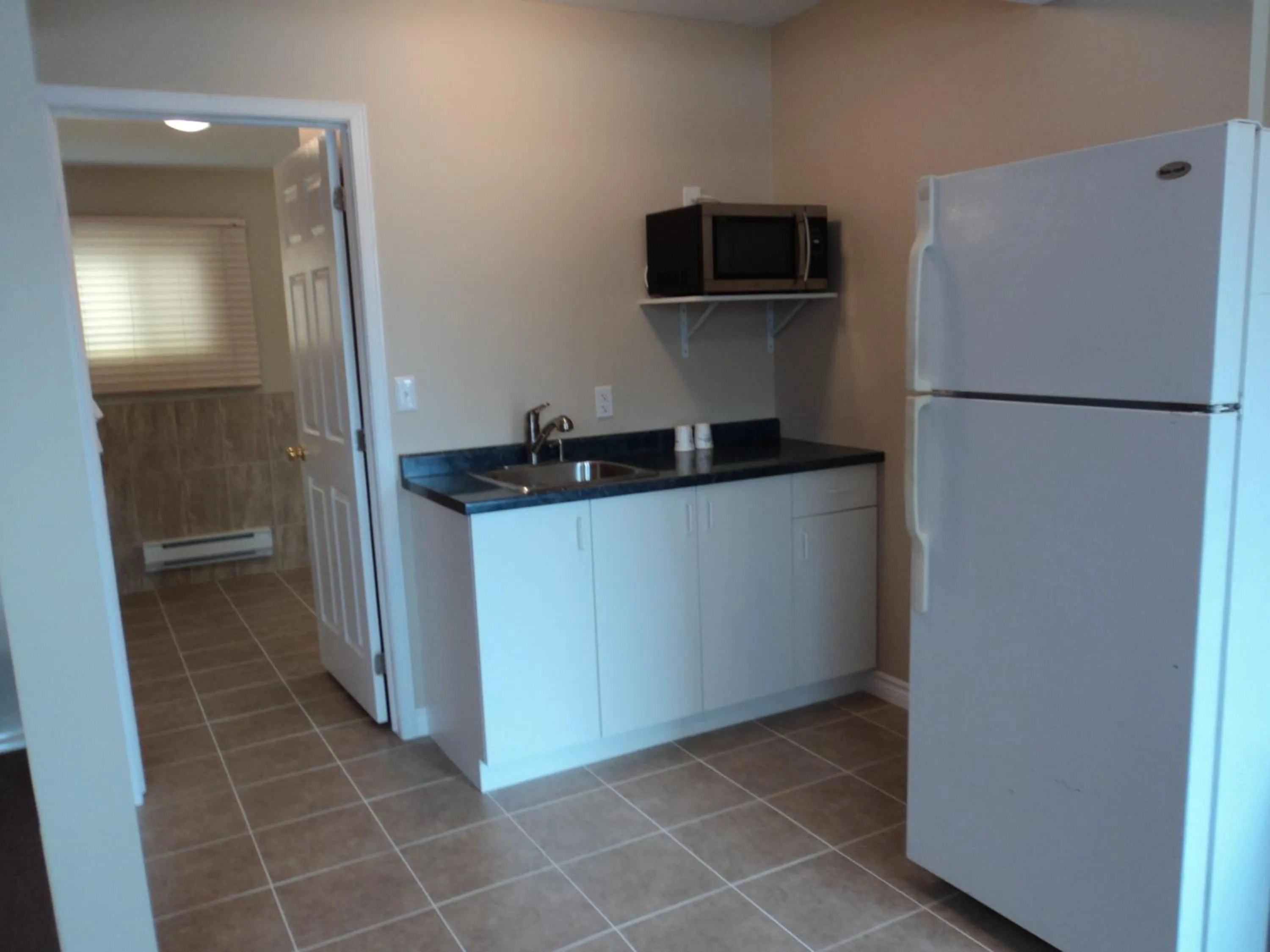 Kitchen or kitchenette in Rymal's Motel