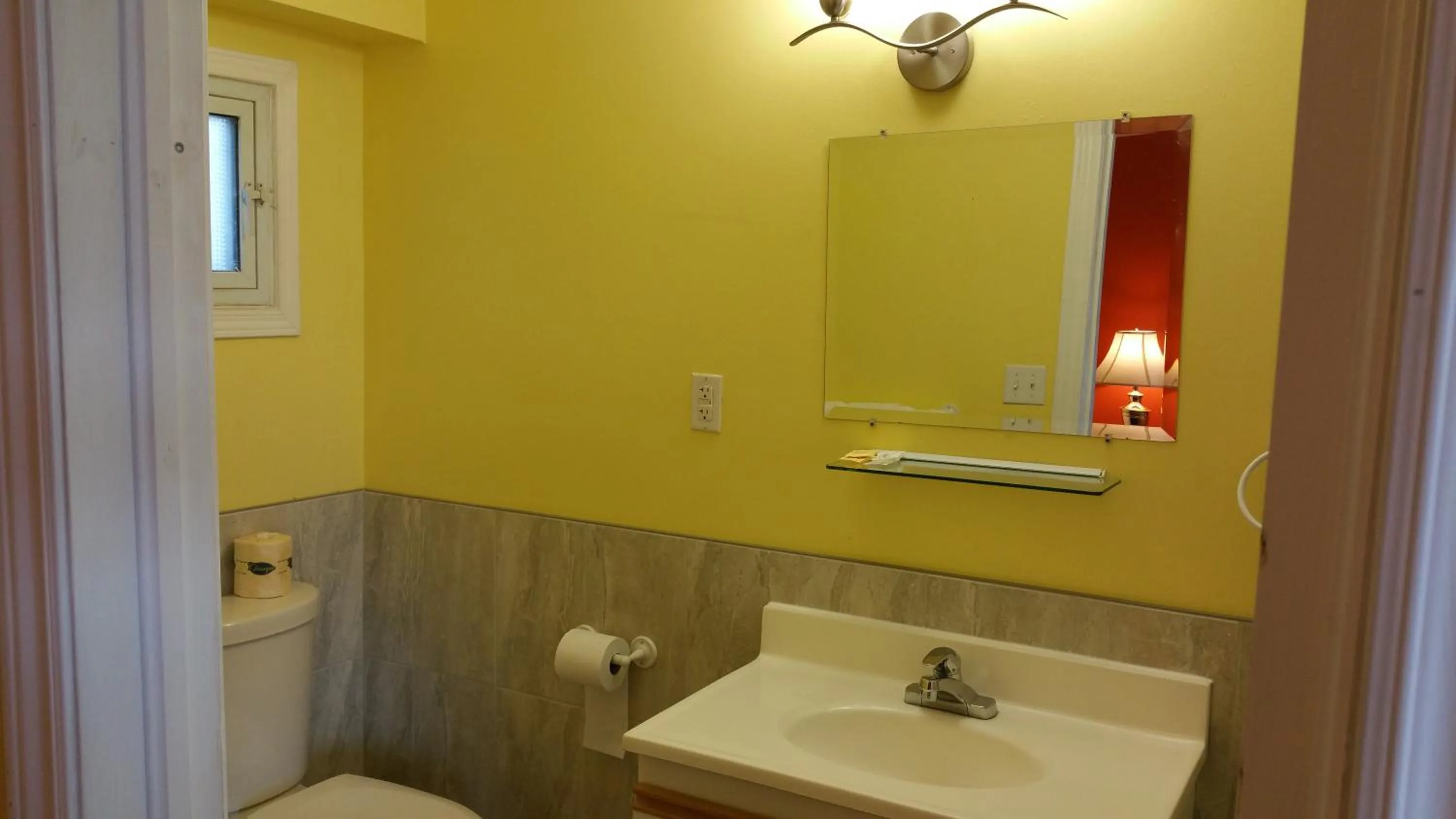 Bathroom in Rymal's Motel