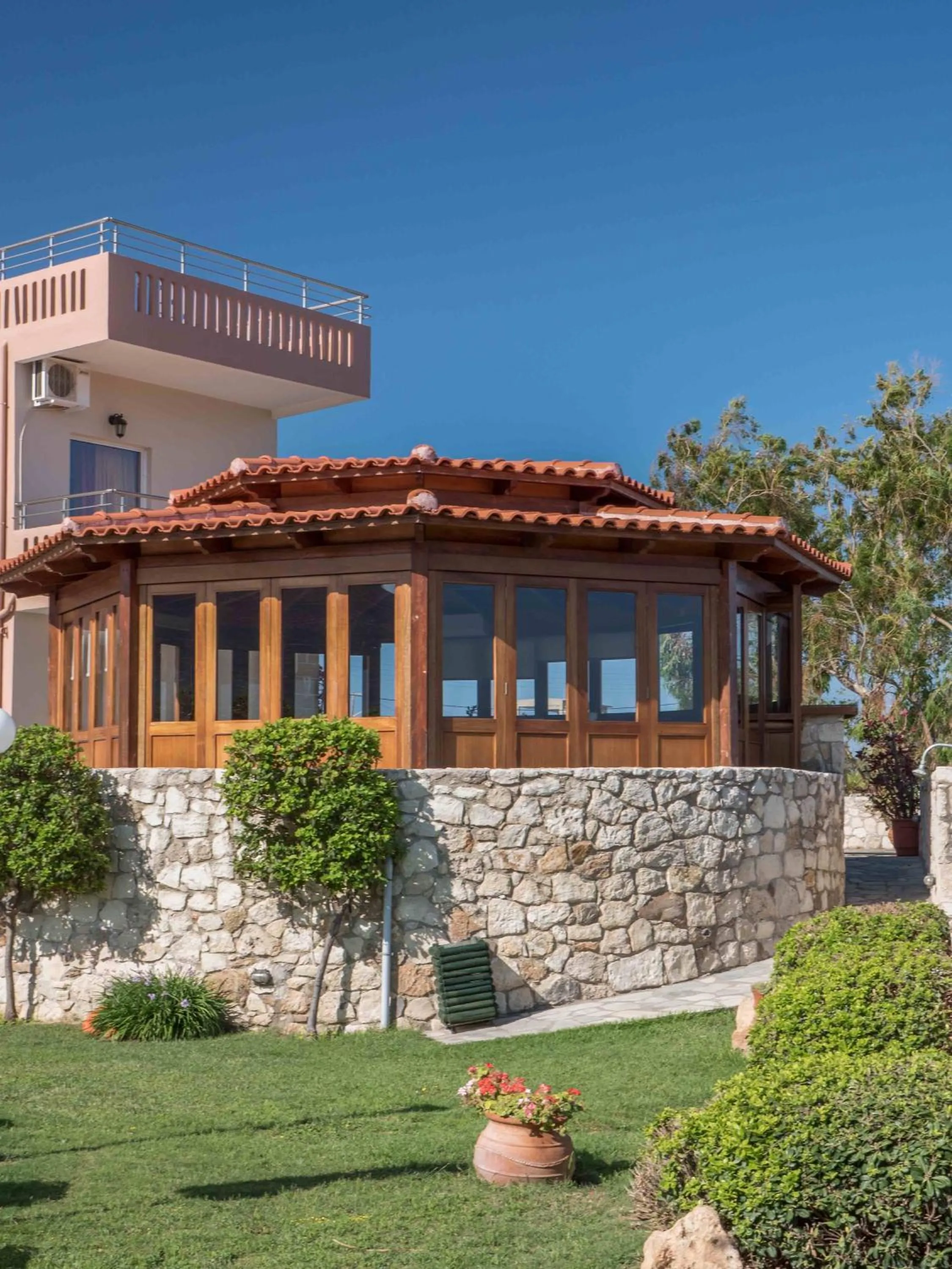 Garden in Petritos Rooms and Studios