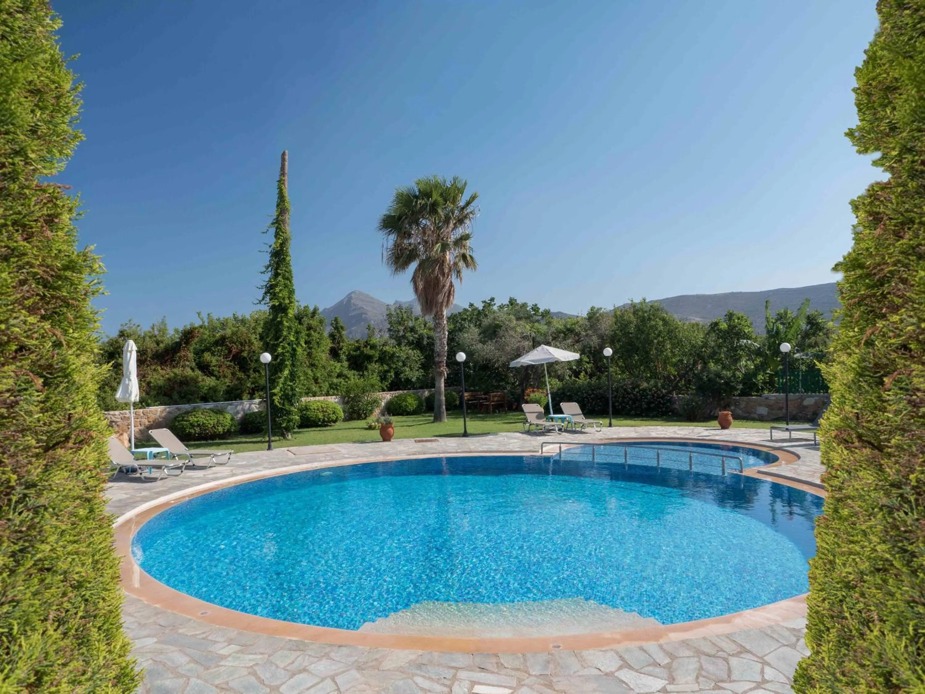 Petritos Rooms and Studios