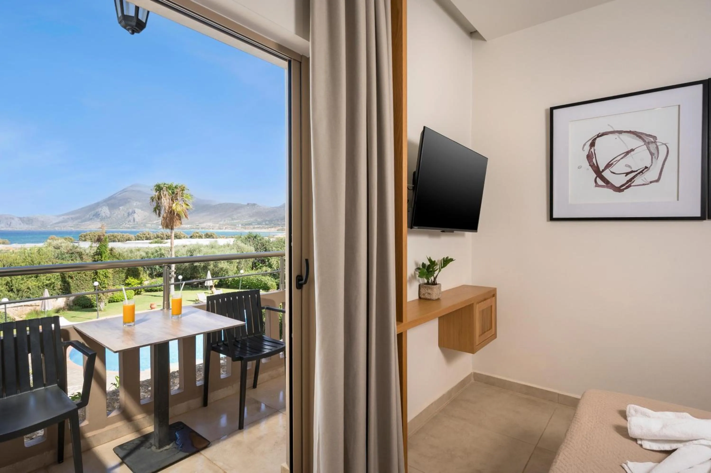 Day in Petritos Rooms and Studios