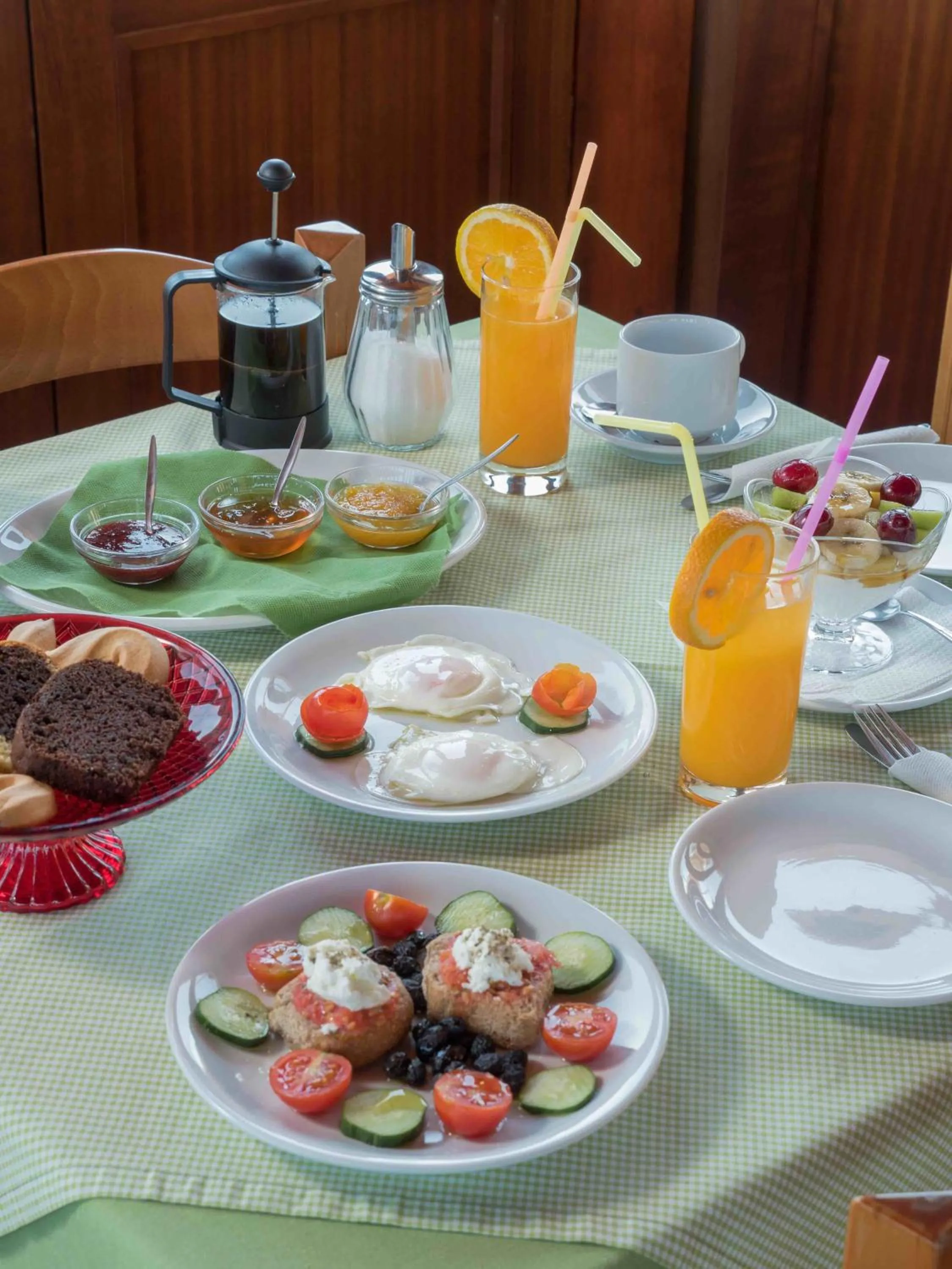 Food in Petritos Rooms and Studios