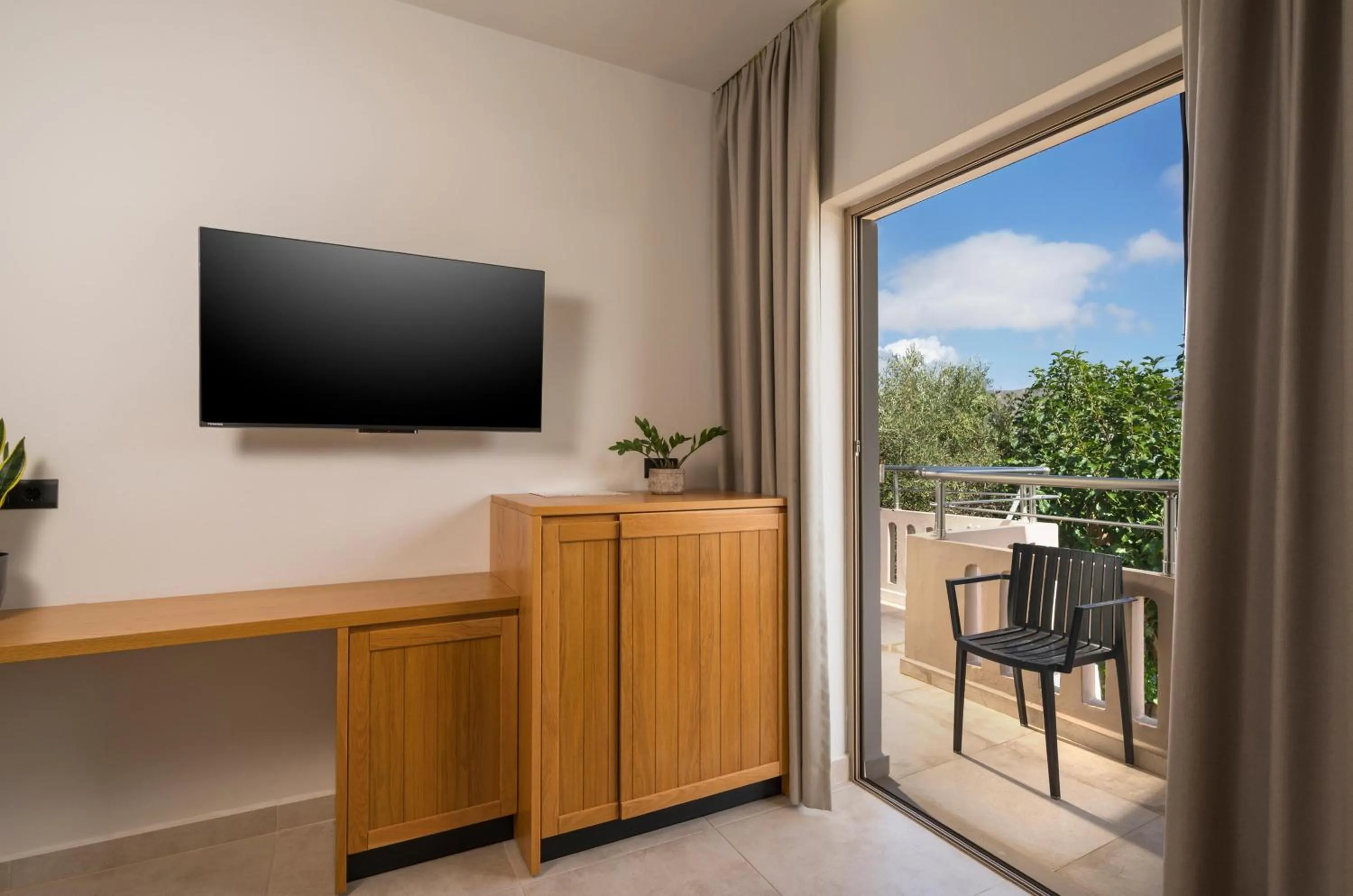 TV and multimedia in Petritos Rooms and Studios