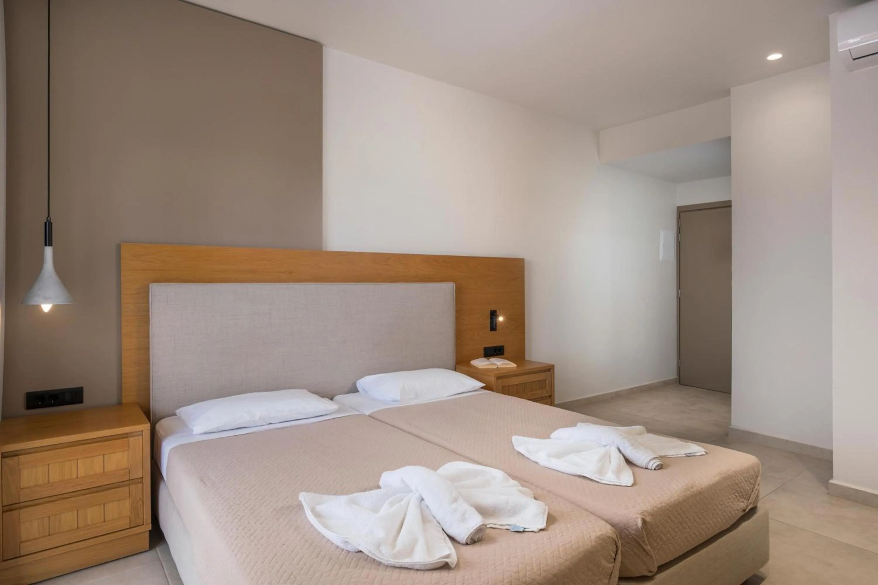 Bed in Petritos Rooms and Studios