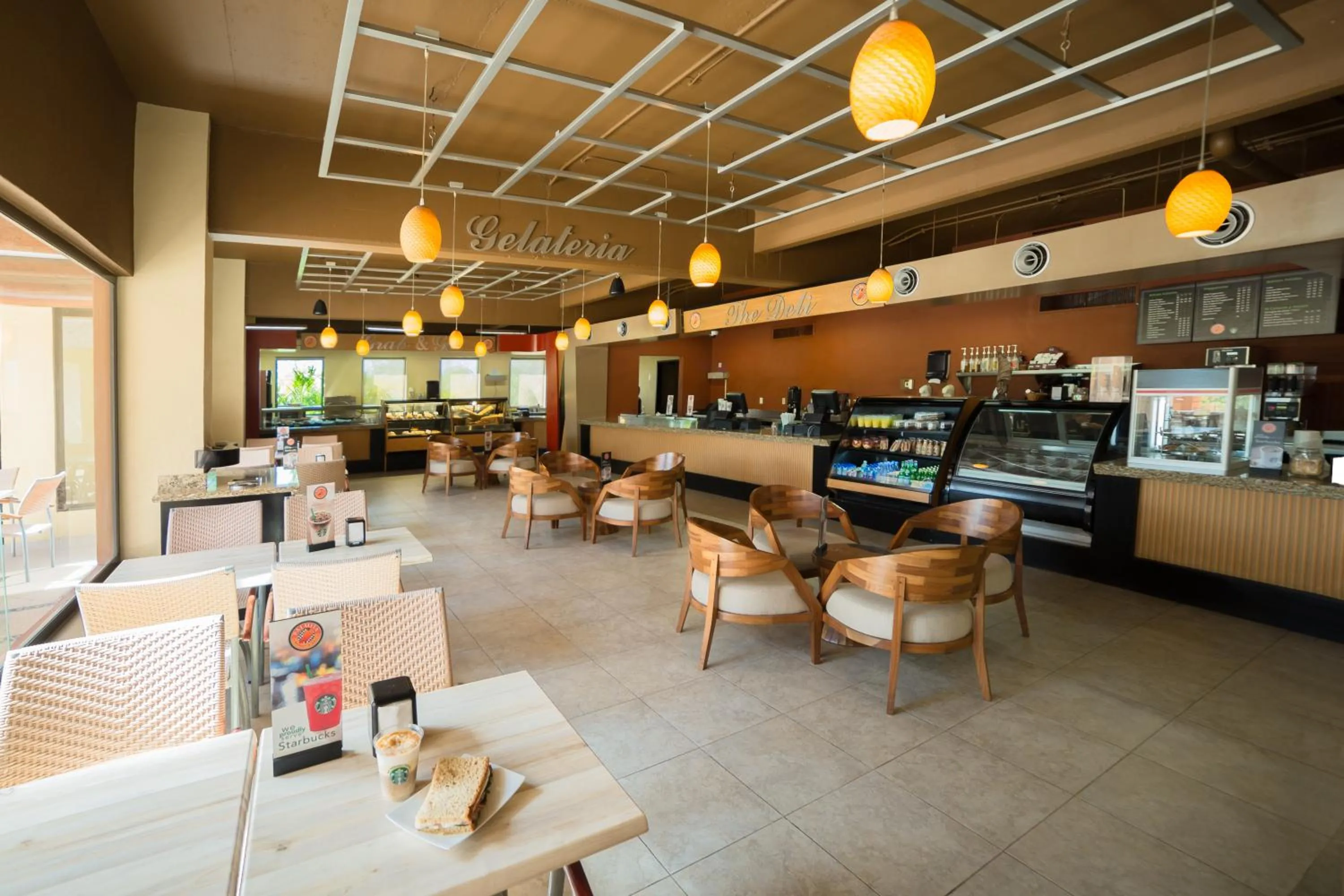 Supermarket/grocery shop in Villa del Palmar Cancun Luxury Beach Resort & Spa