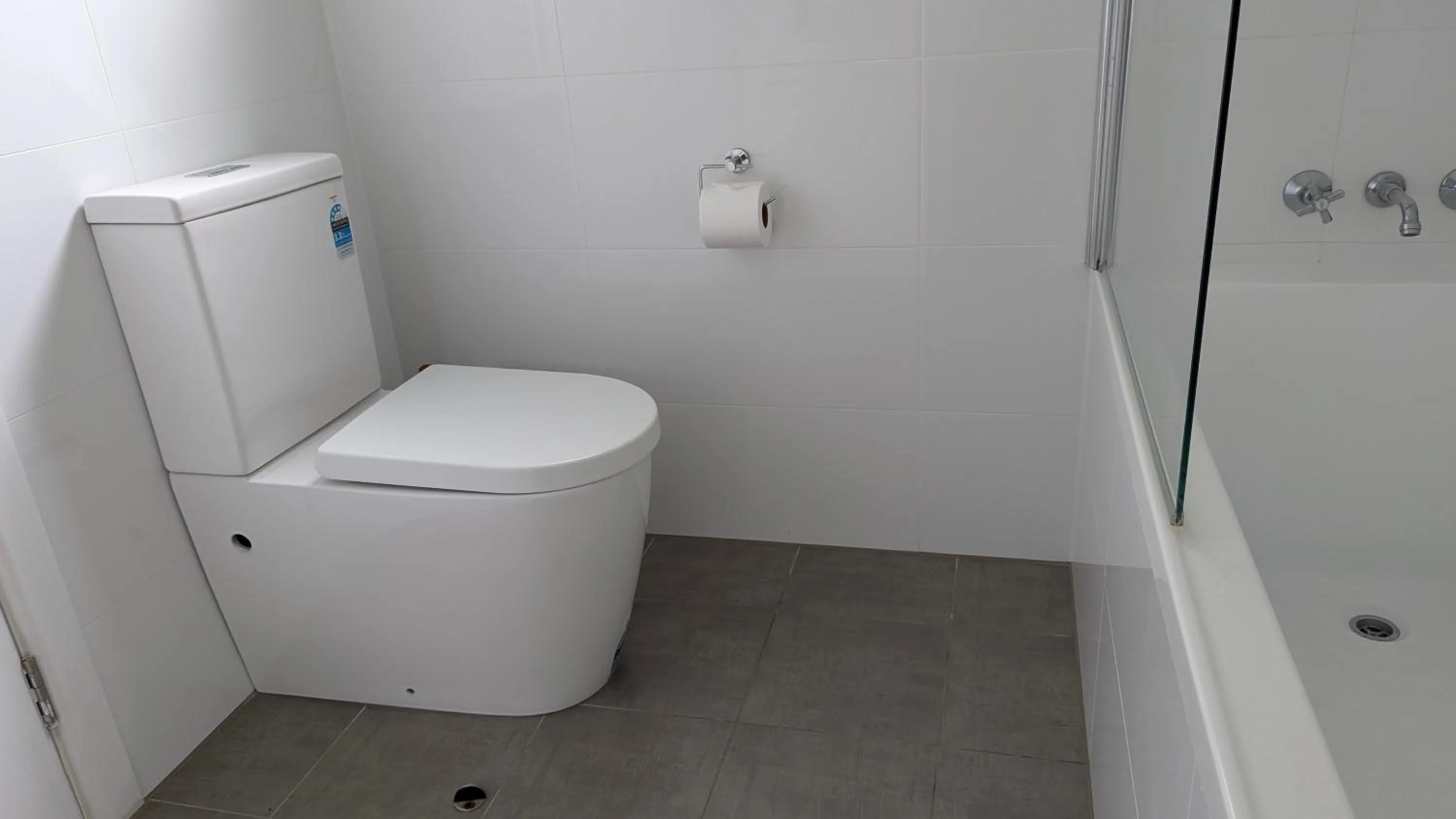 Bathroom in Araluen Motor Lodge