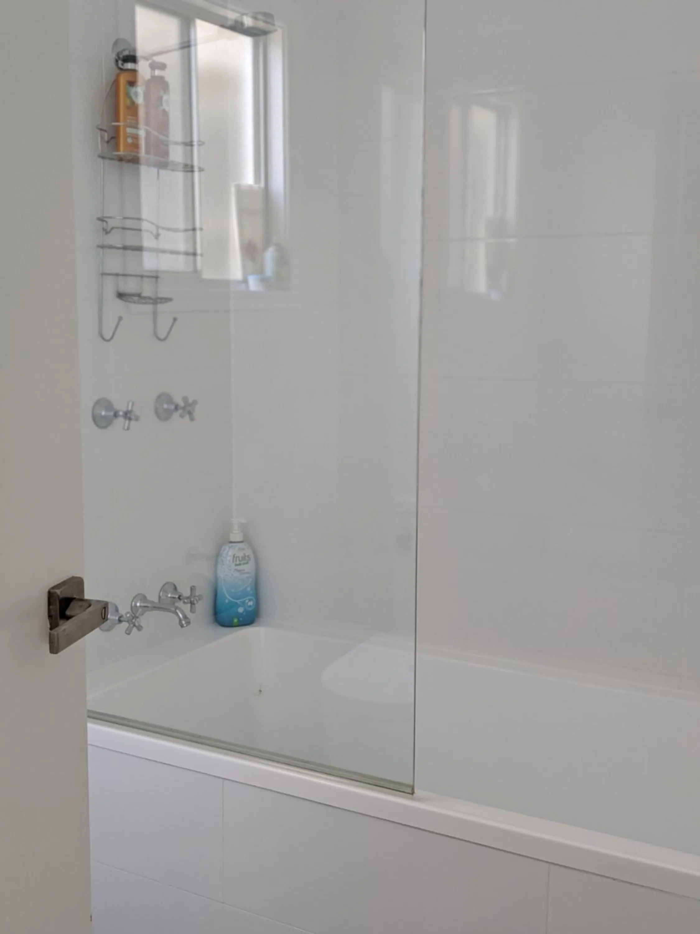 Bathroom in Araluen Motor Lodge