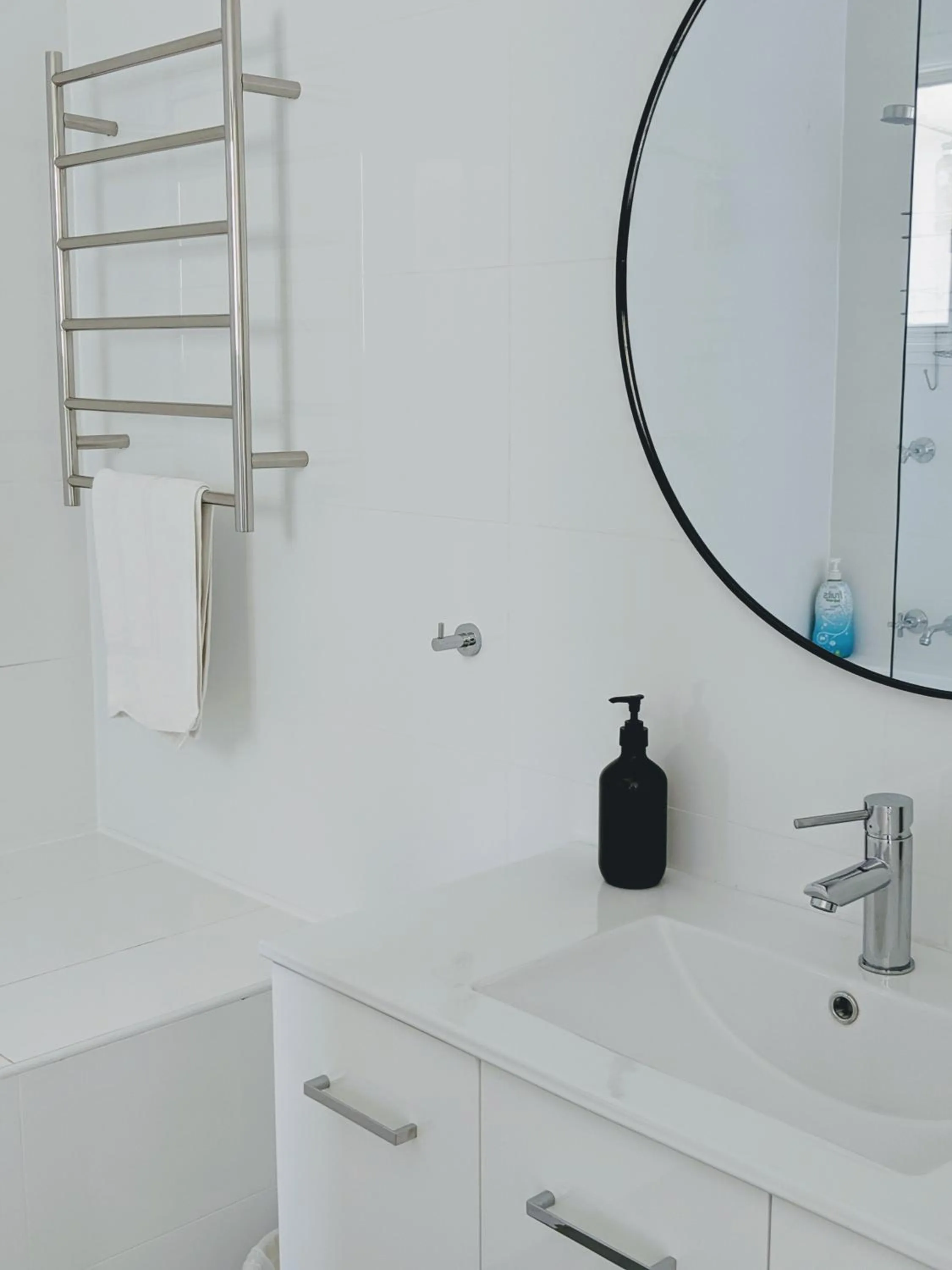 Bathroom in Araluen Motor Lodge