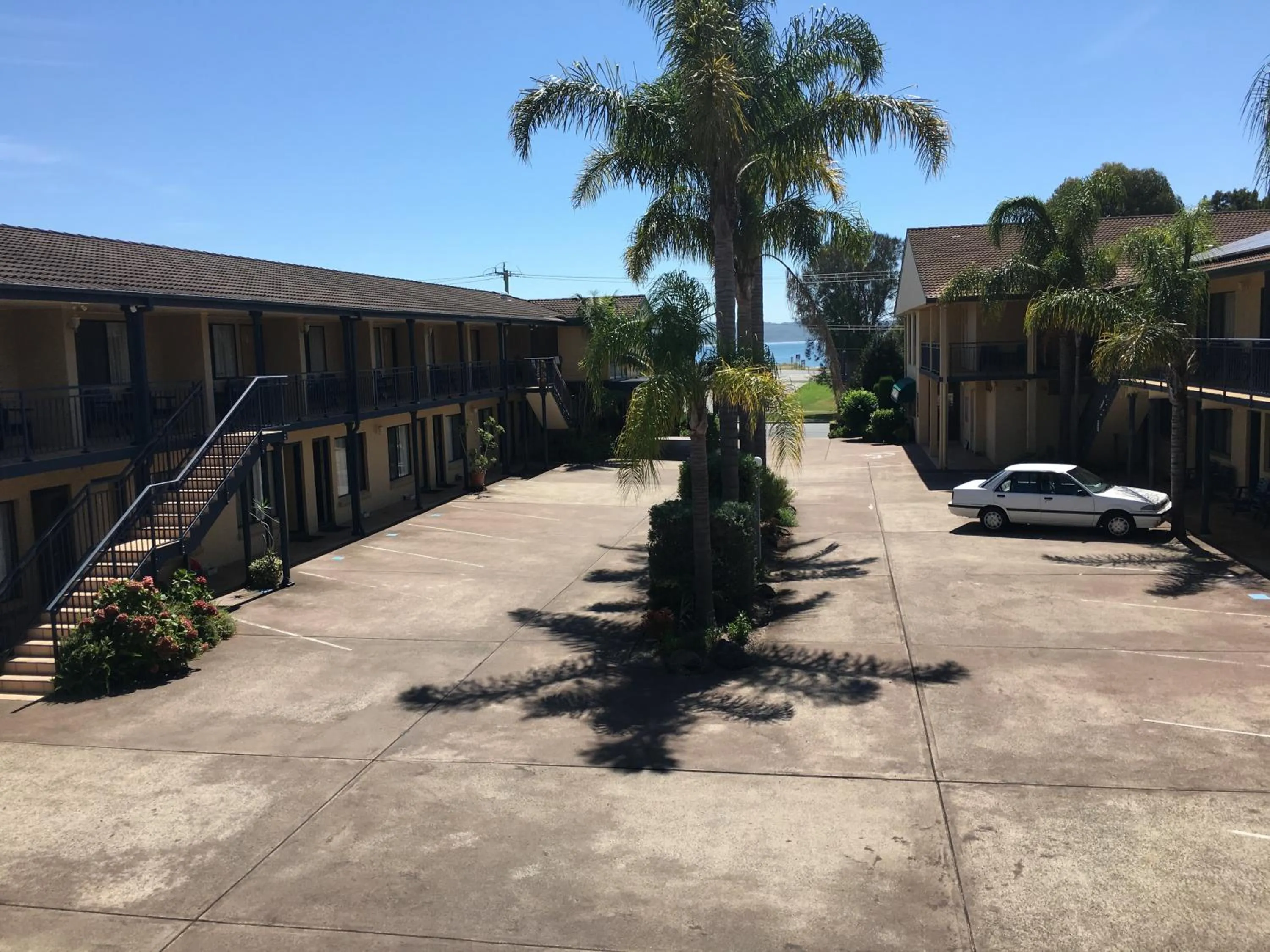 Parking in Araluen Motor Lodge