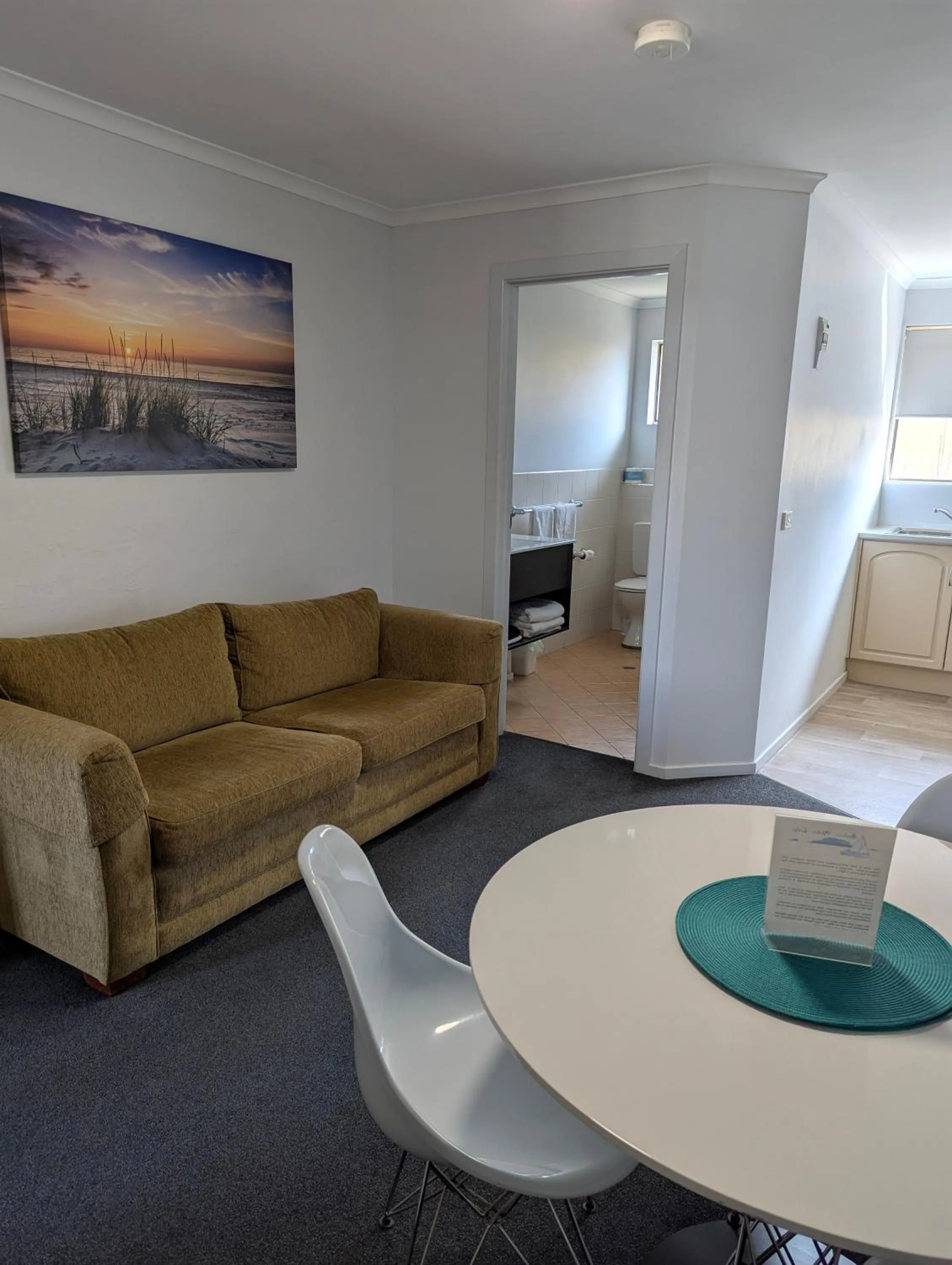 Photo of the whole room in Araluen Motor Lodge