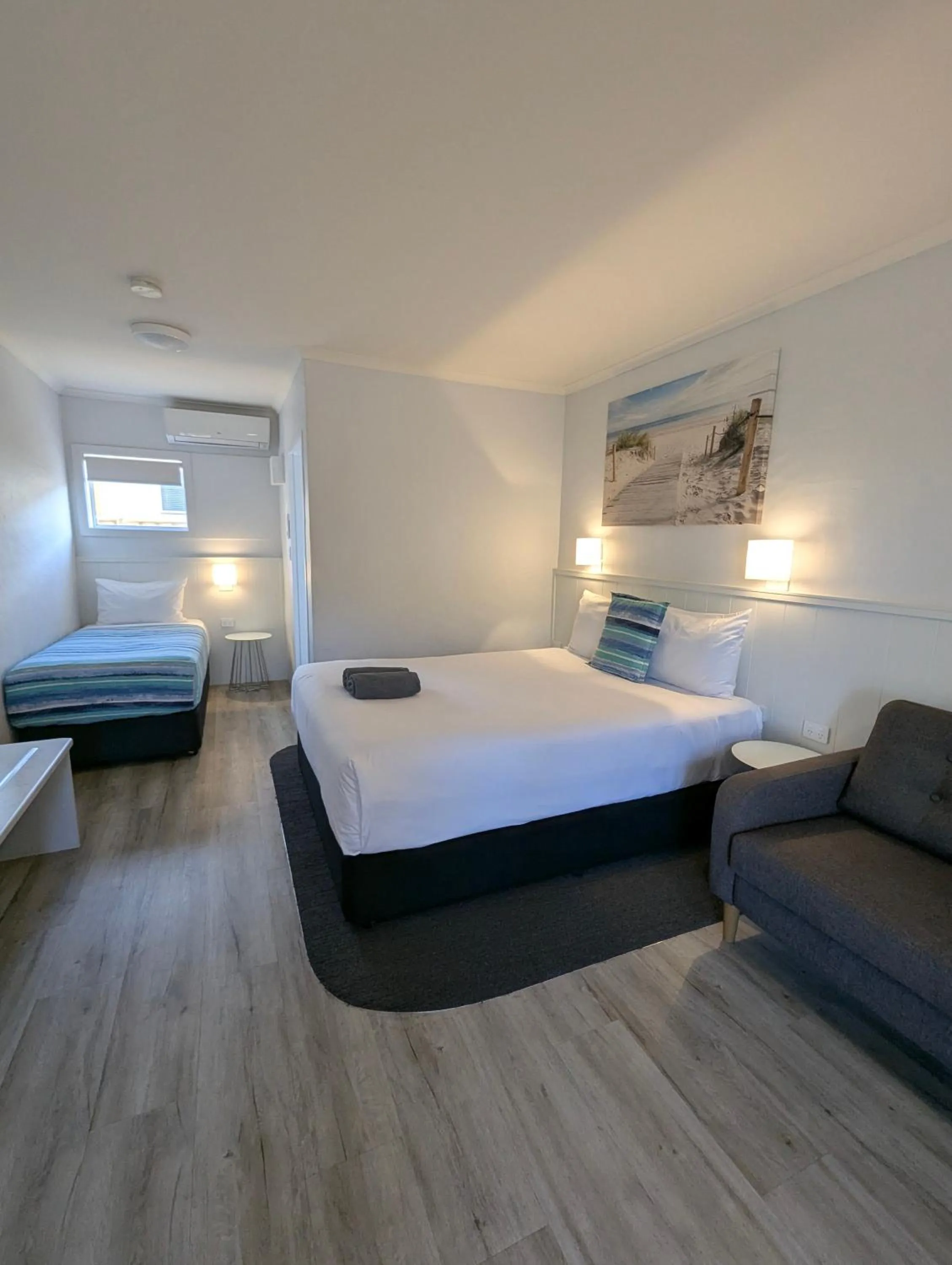 View (from property/room), Bed in Araluen Motor Lodge