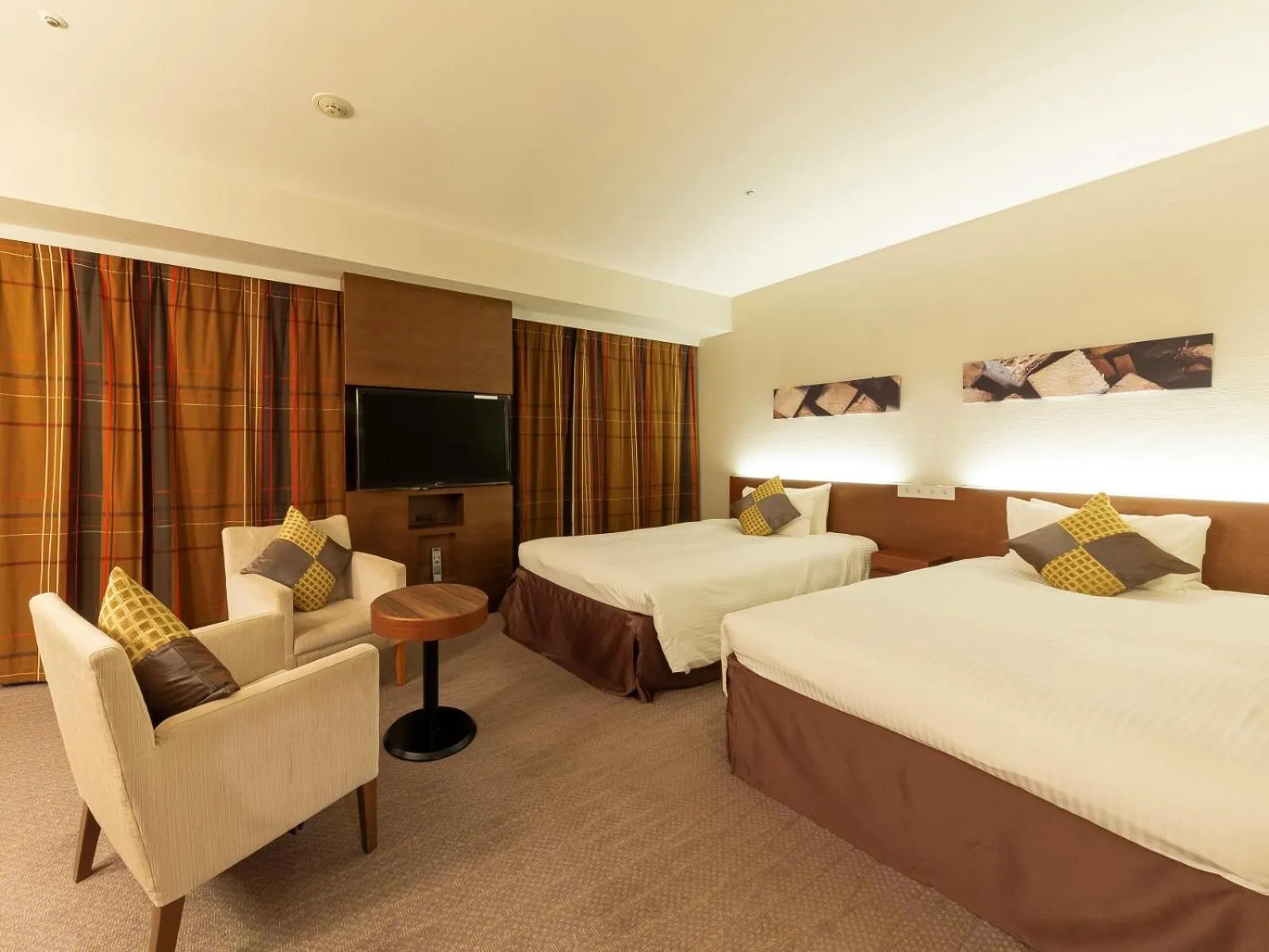 Photo of the whole room, Bed in Hotel Keihan Kyobashi Grande