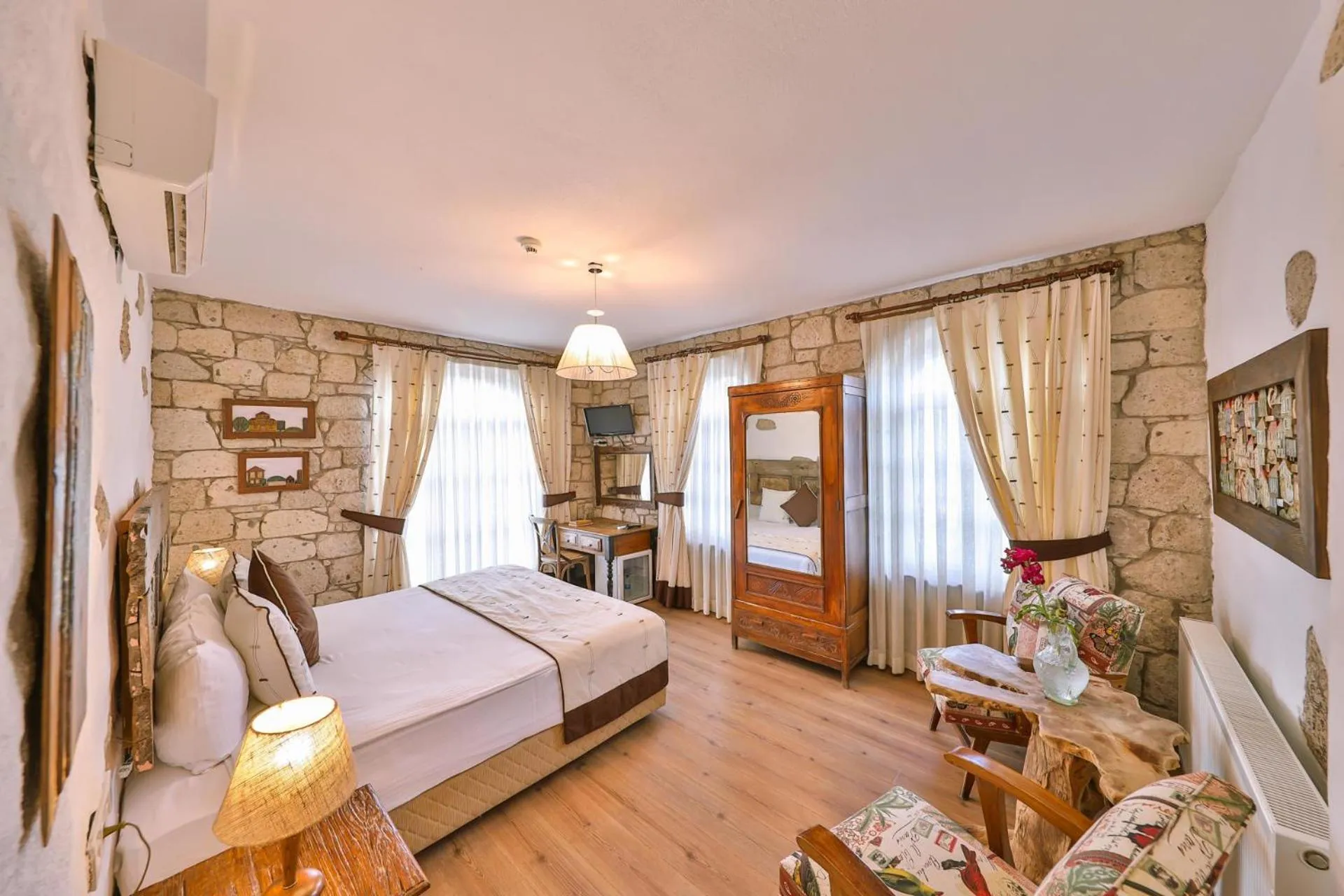 Photo of the whole room, Bed in Cumbali Konak Hotel (Adults Only +12)