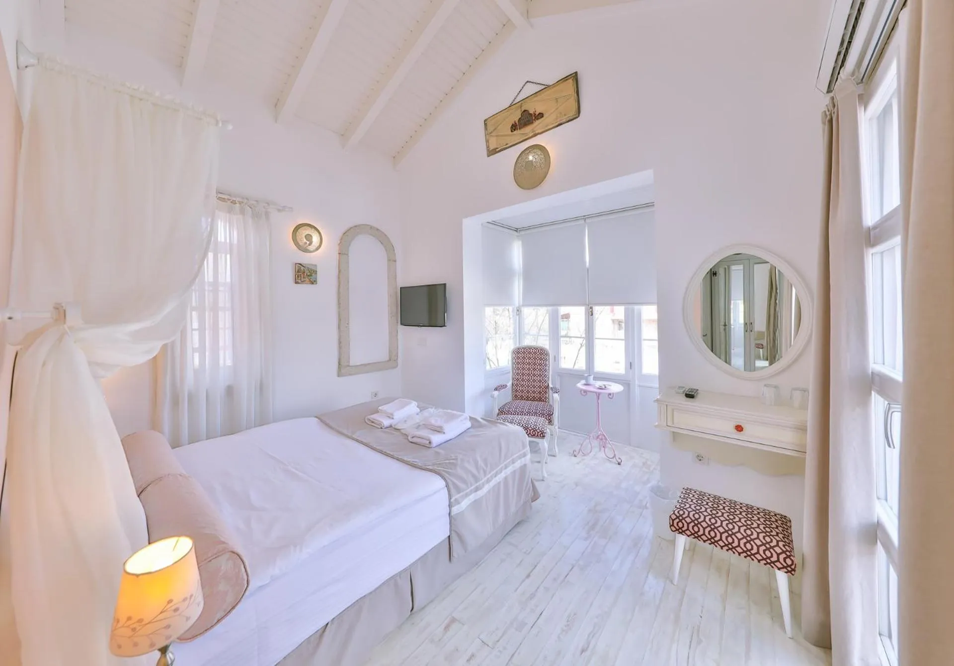 Photo of the whole room, Bed in Cumbali Konak Hotel (Adults Only +12)