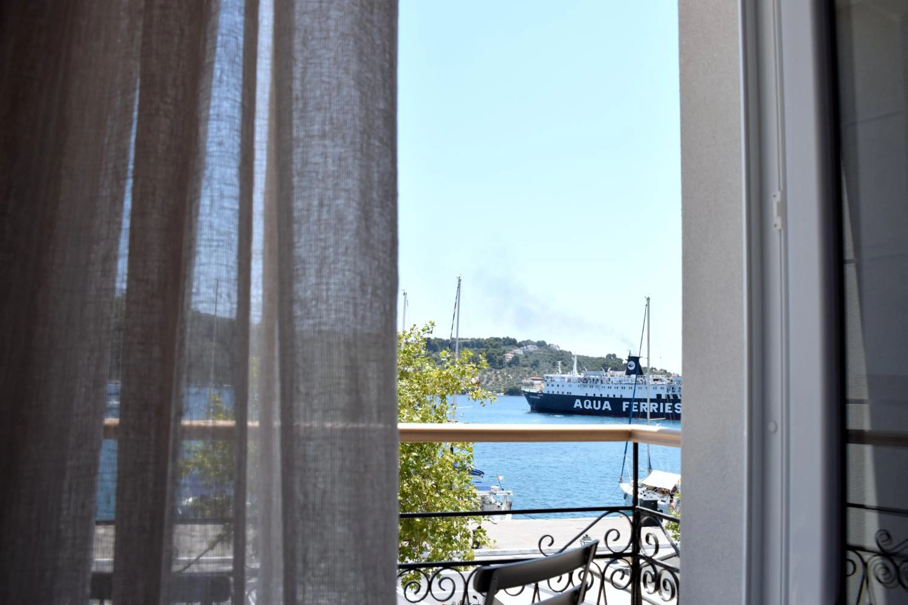 Property building in Meltemi