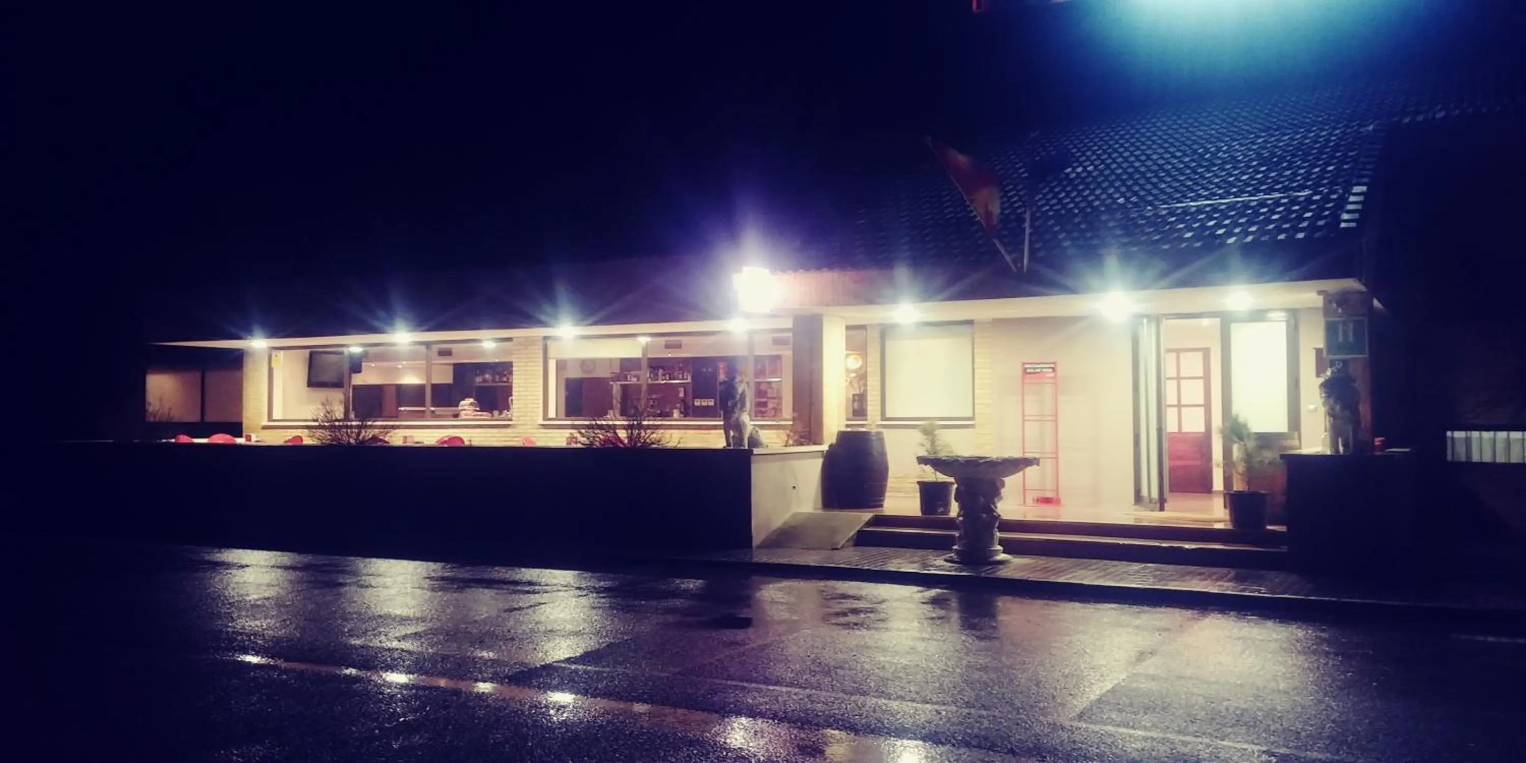 Facade/entrance in Hotel Ria de Vigo "Tierra de Campos"