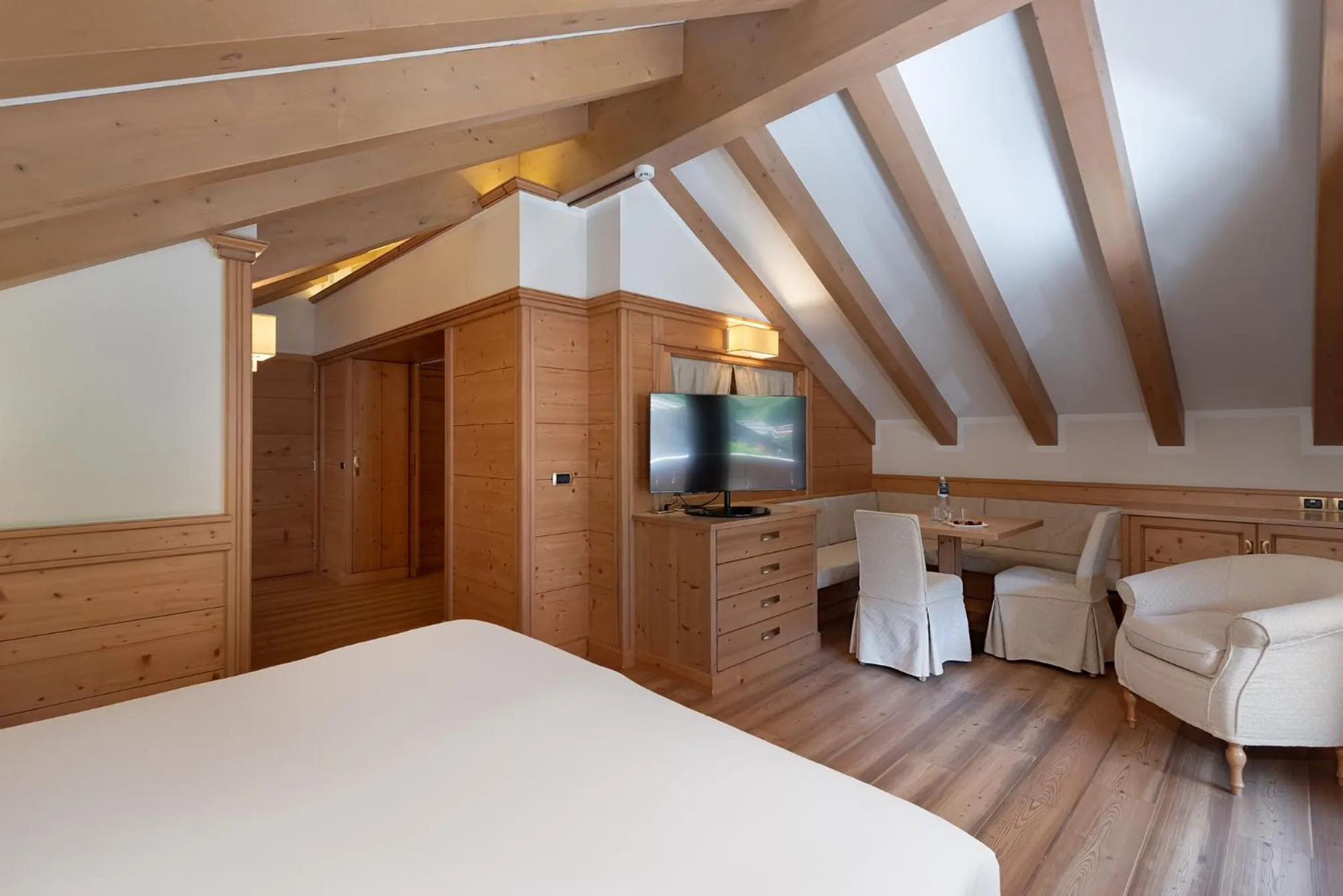 Bedroom, Bed in Beverly Alps Hotel & Spa