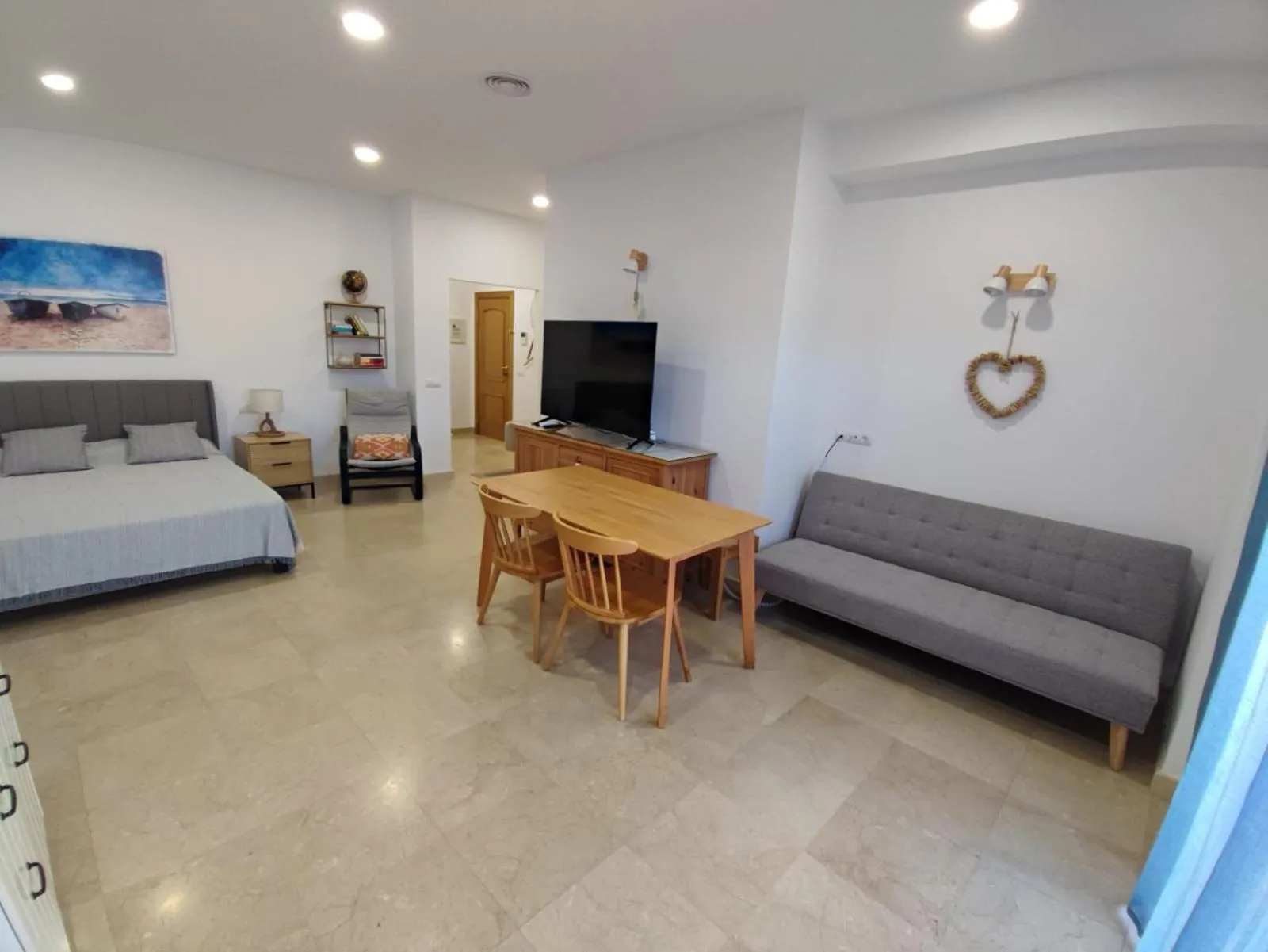 Photo of the whole room in Biznaga Hols