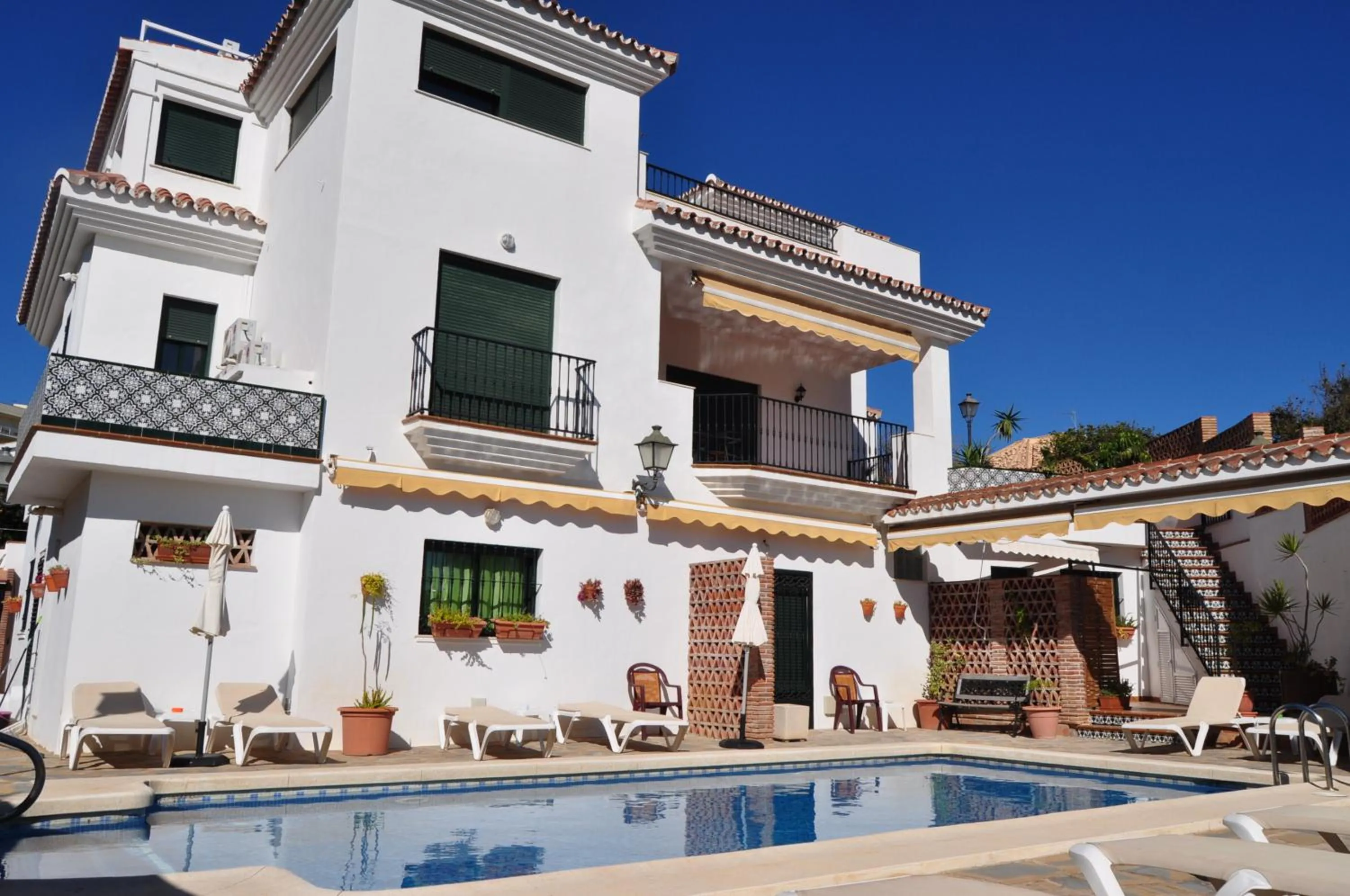 Property building in Biznaga Hols