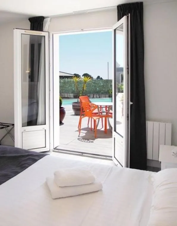 Bed in Logis le Castel Ac'h