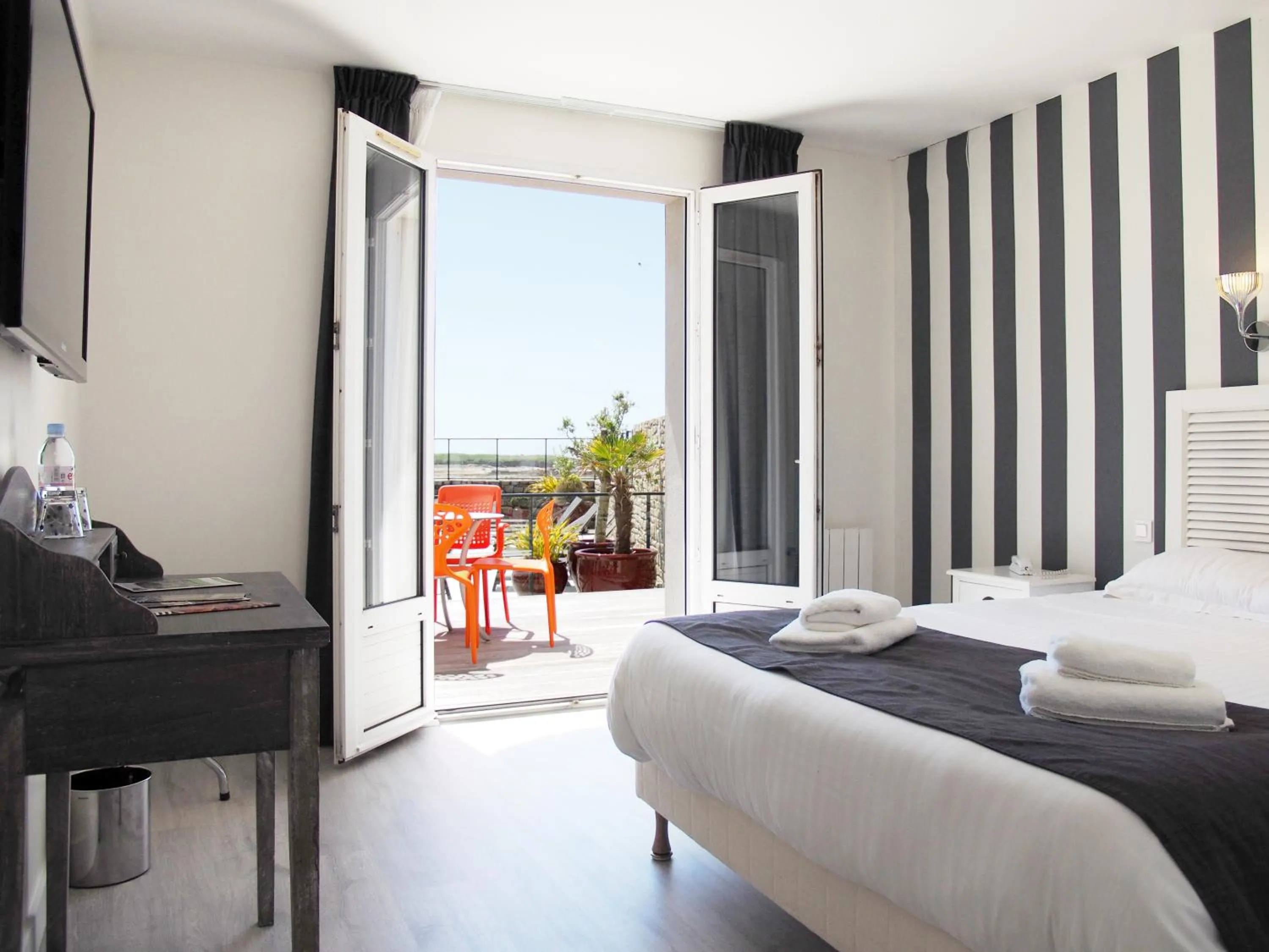 Bed in Logis le Castel Ac'h