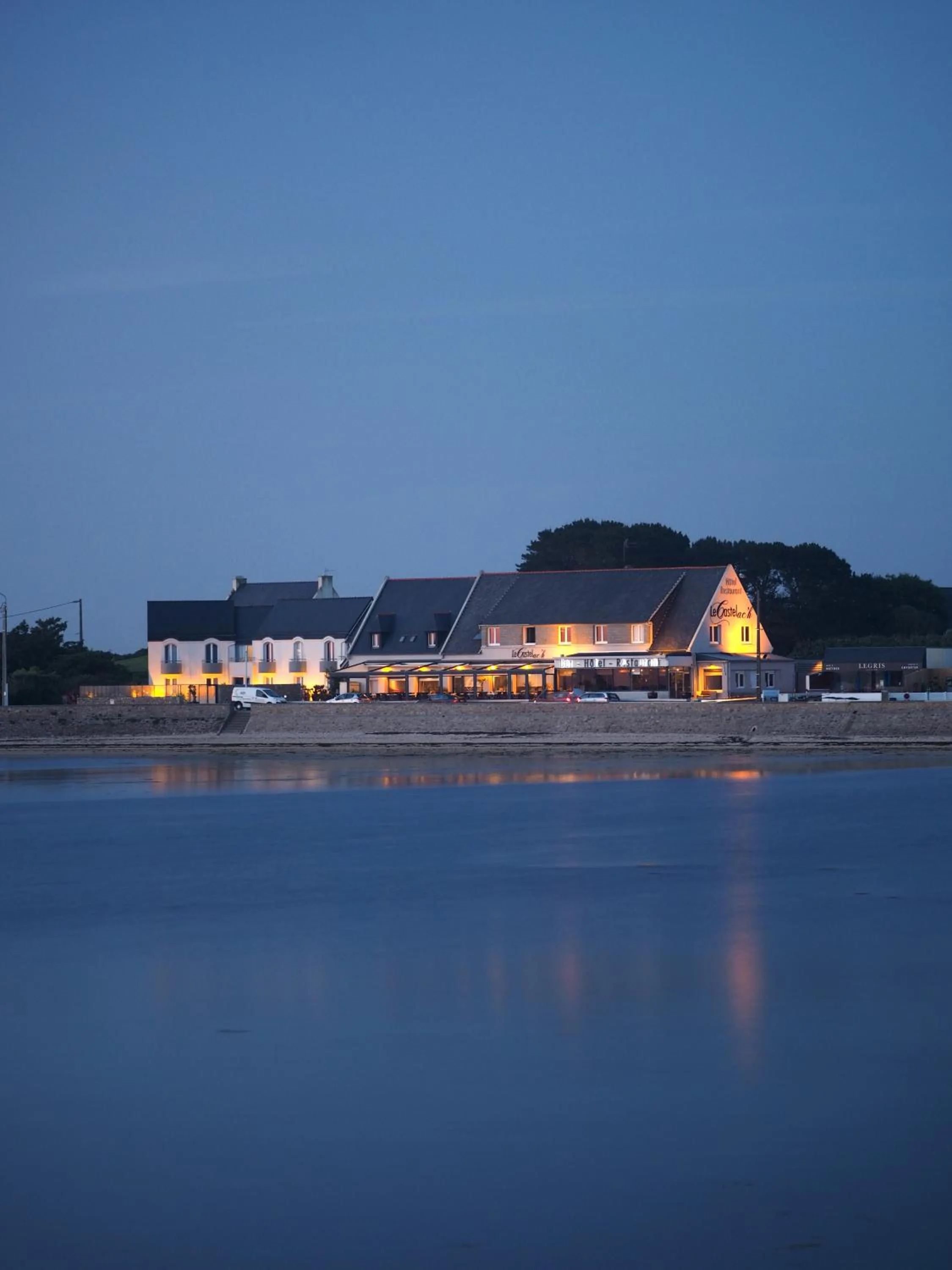 Night in Logis le Castel Ac'h