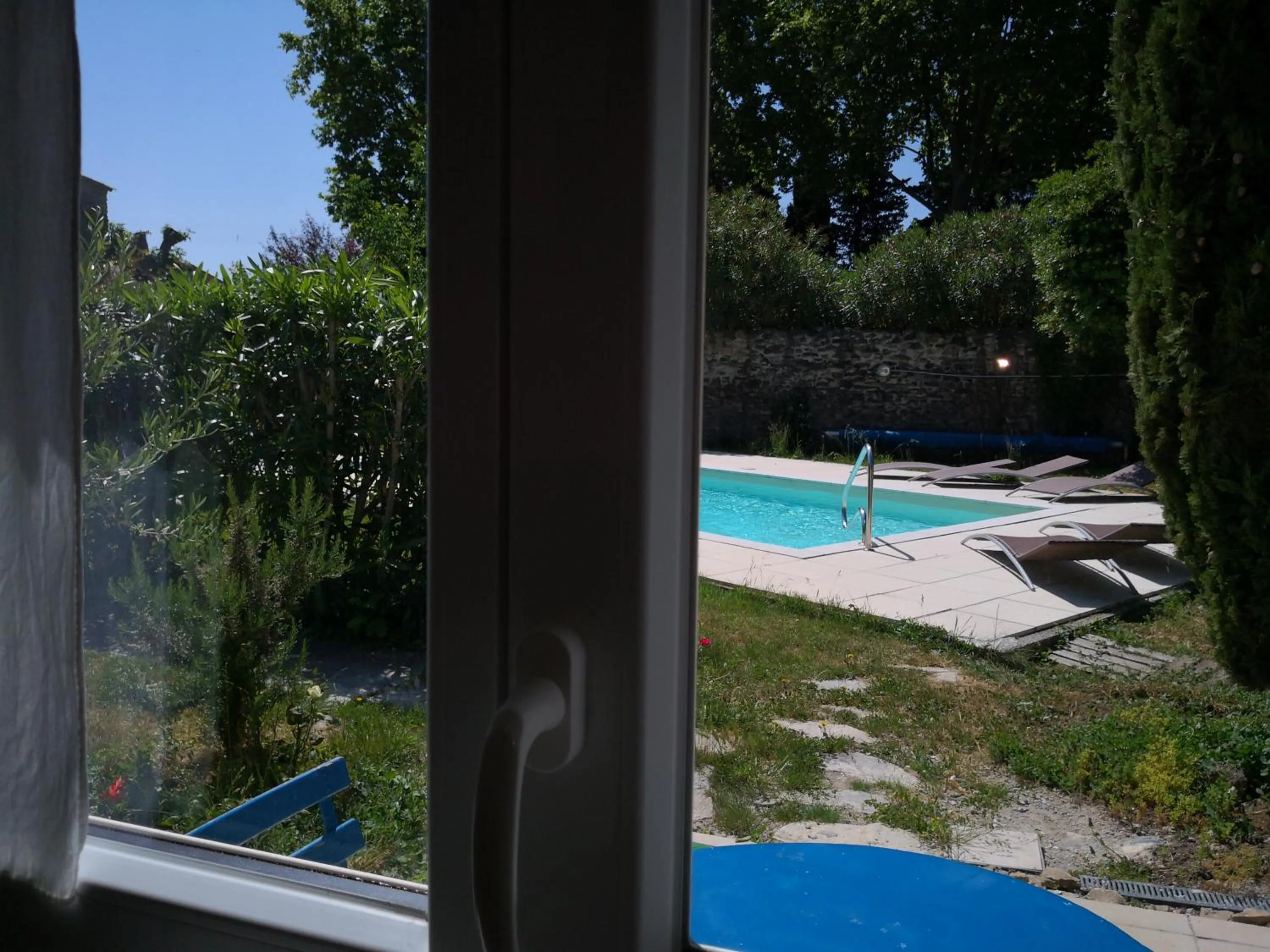 Swimming pool in La petite maison de Lingling
