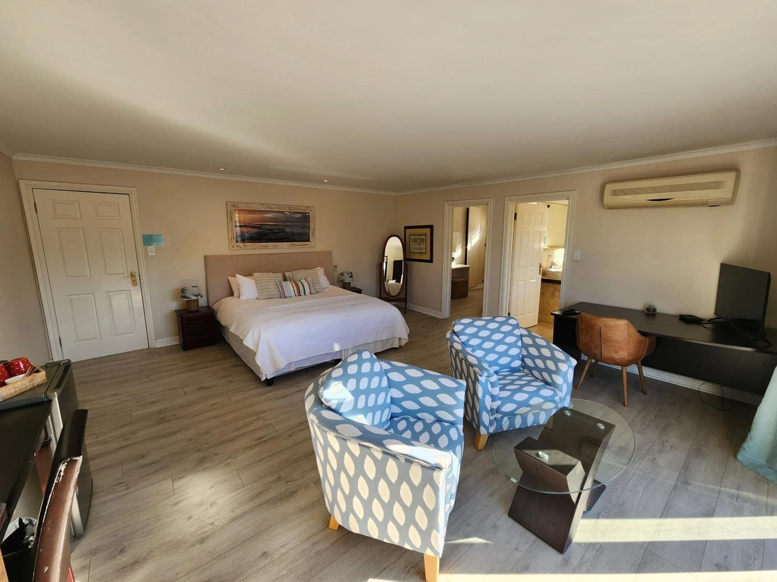 Bed in Hout Bay Breeze Guest House