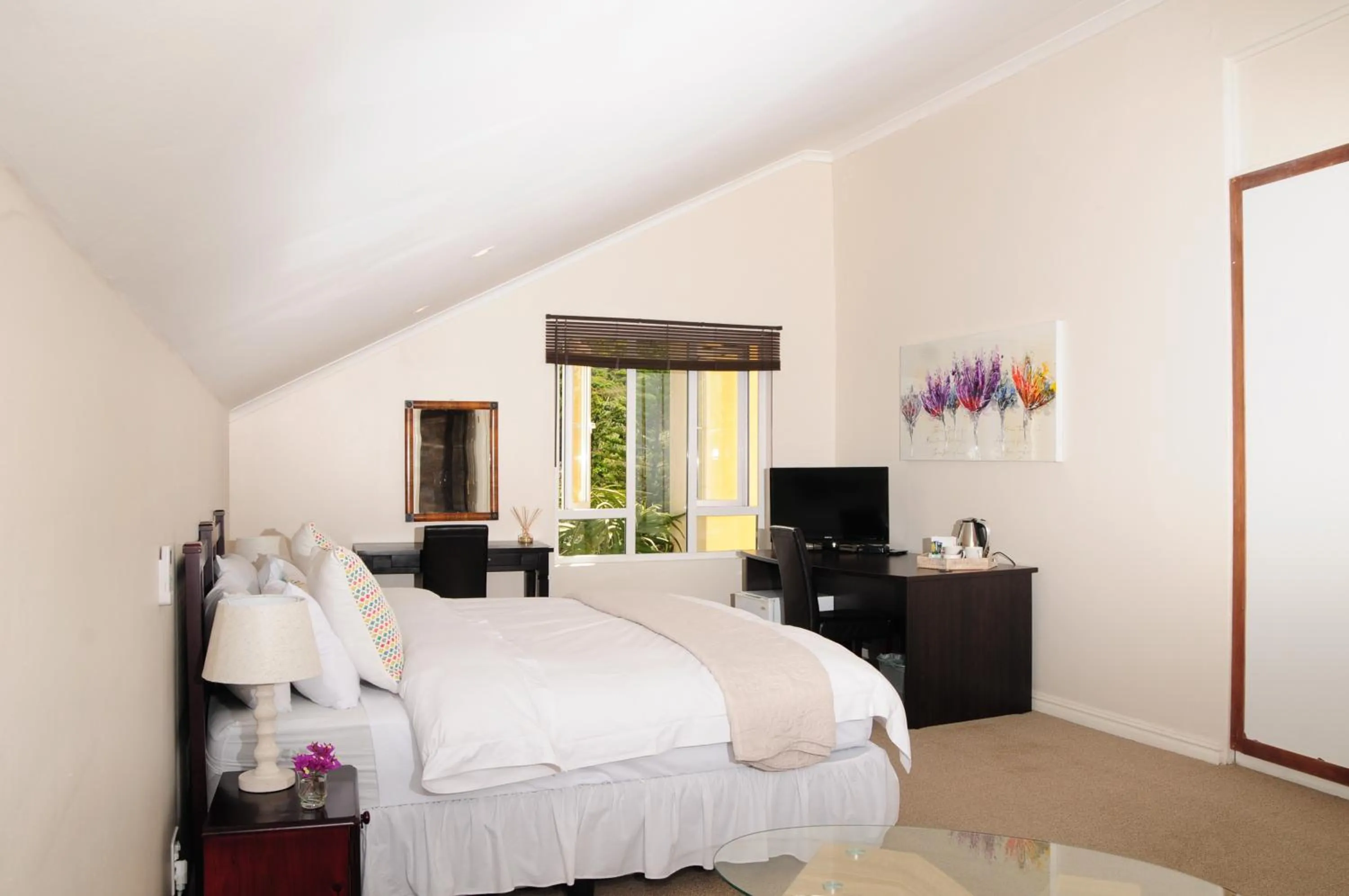 TV and multimedia, Bed in Hout Bay Breeze Guest House