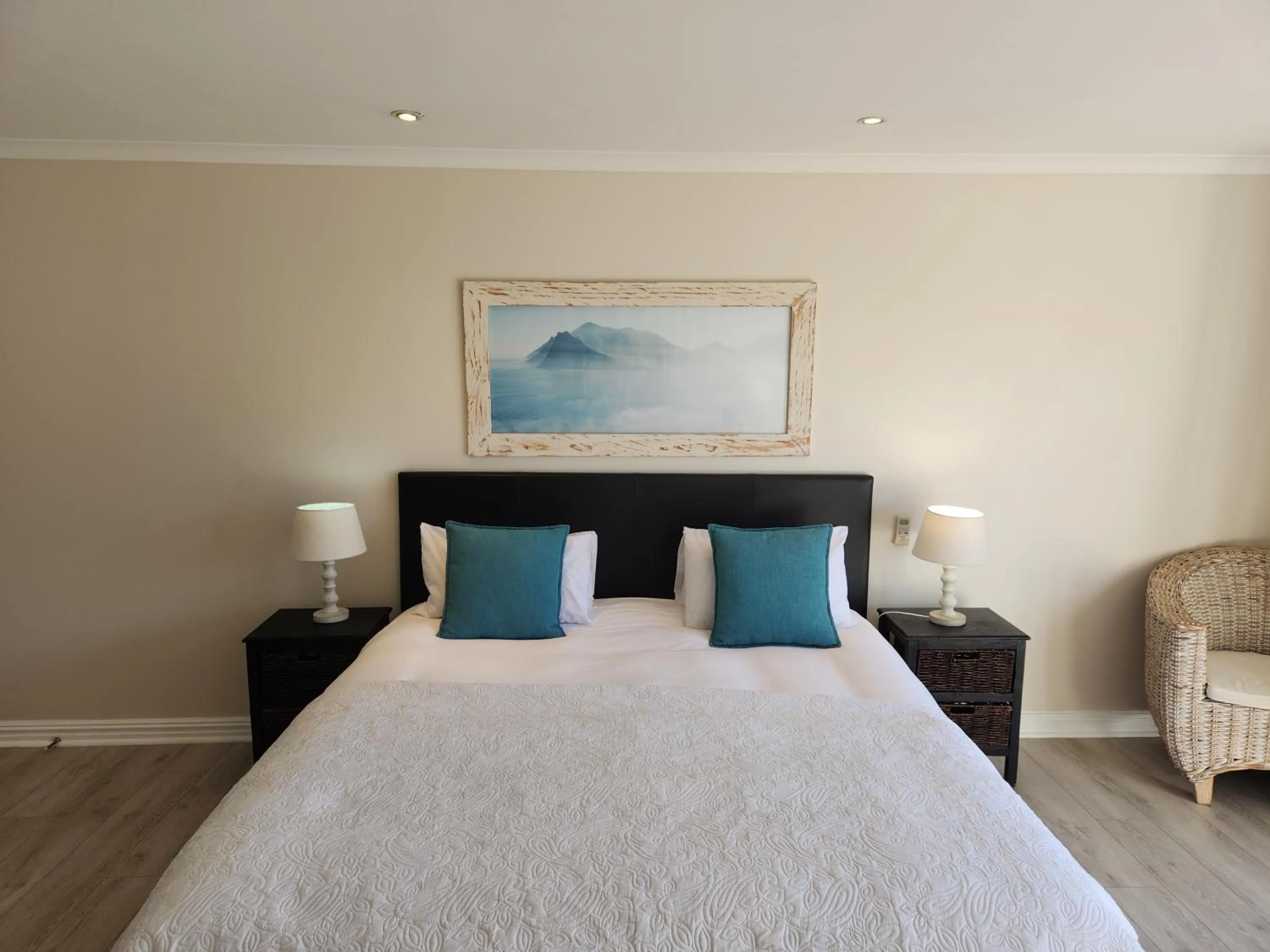 Bed in Hout Bay Breeze Guest House
