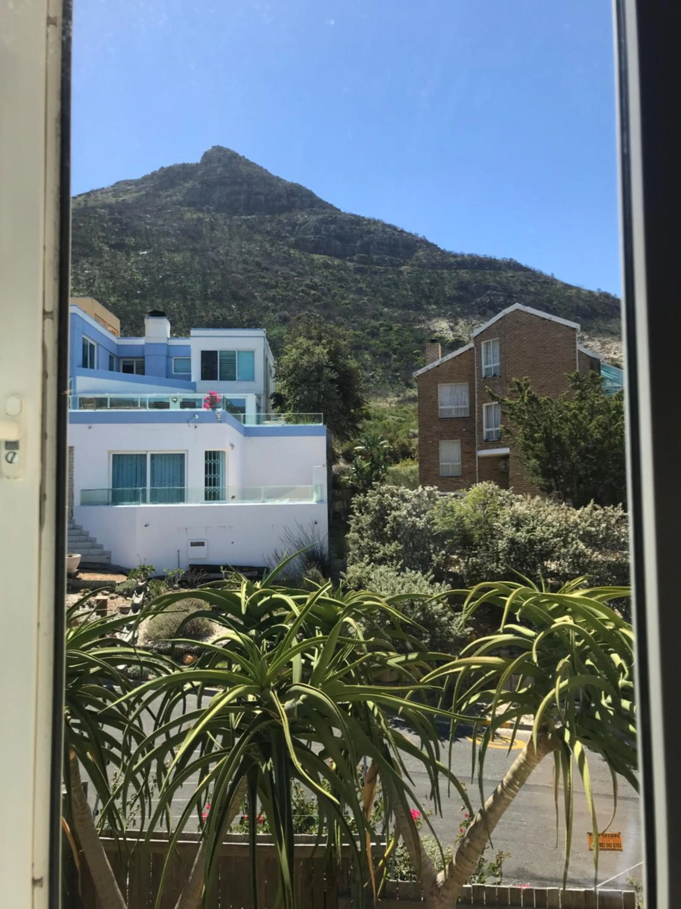 Mountain view in Hout Bay Breeze Guest House