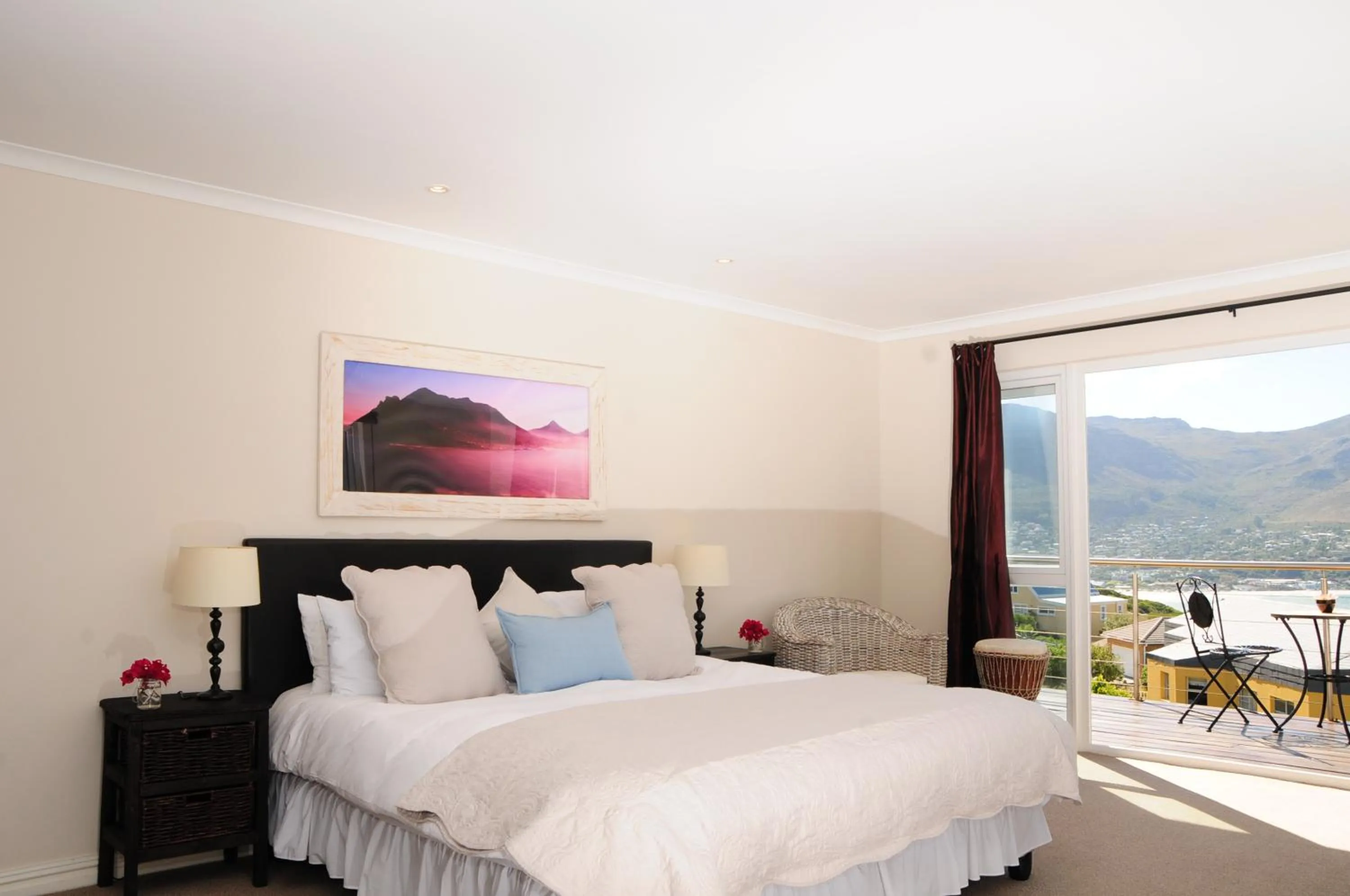 Bed in Hout Bay Breeze Guest House