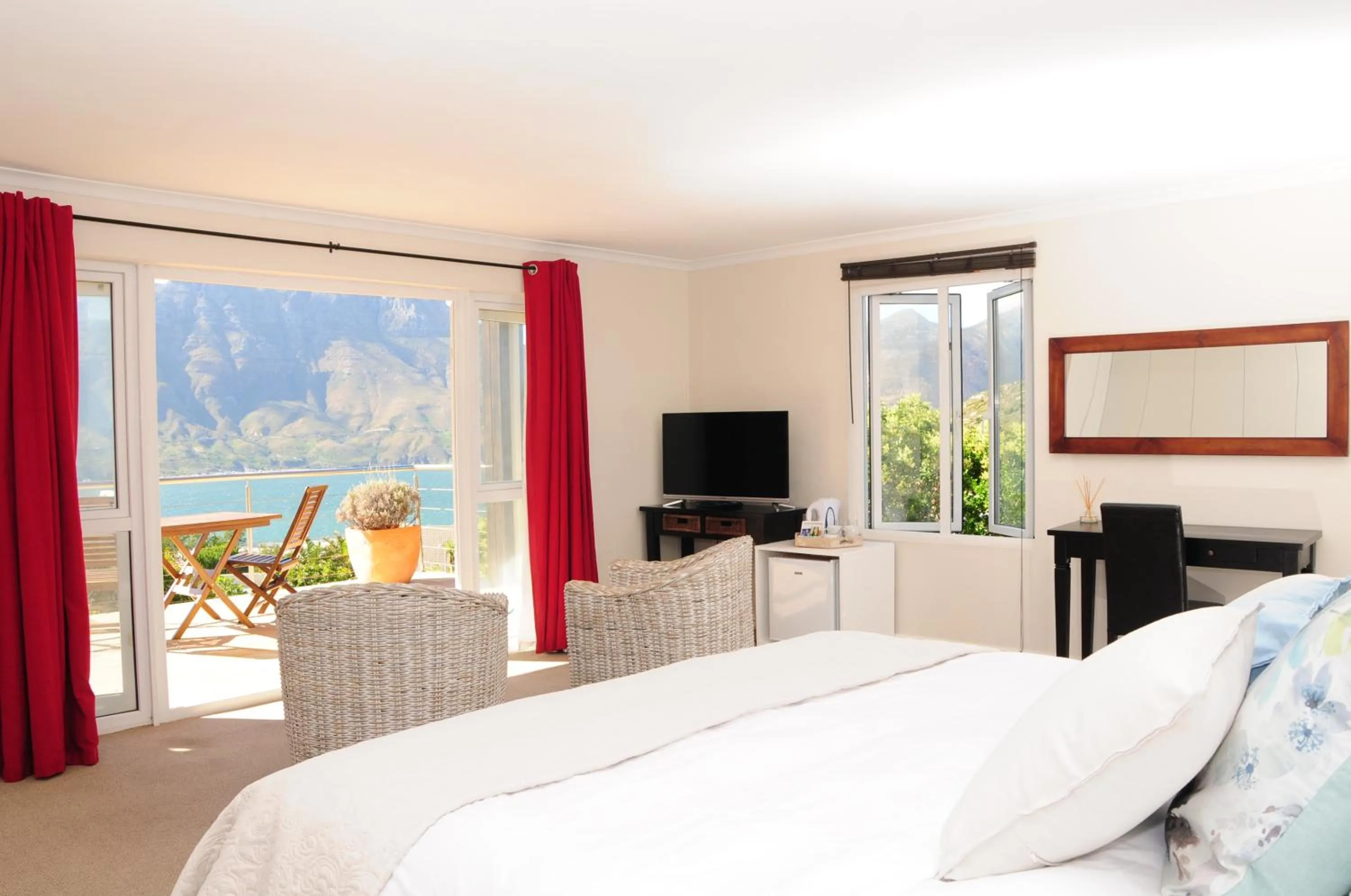 Photo of the whole room, Bed in Hout Bay Breeze Guest House