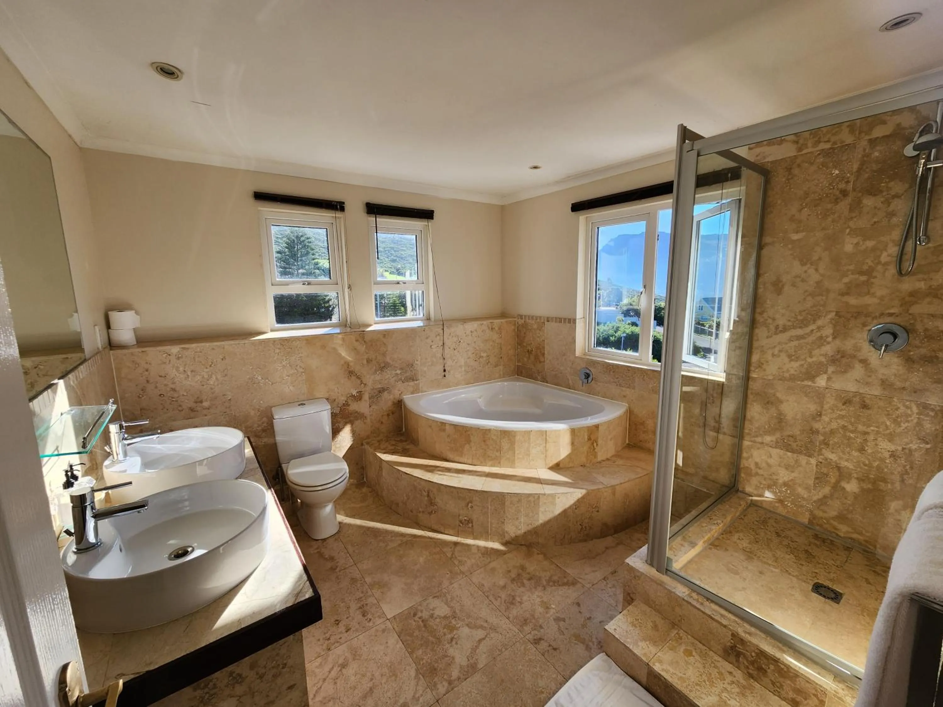 Bathroom in Hout Bay Breeze Guest House