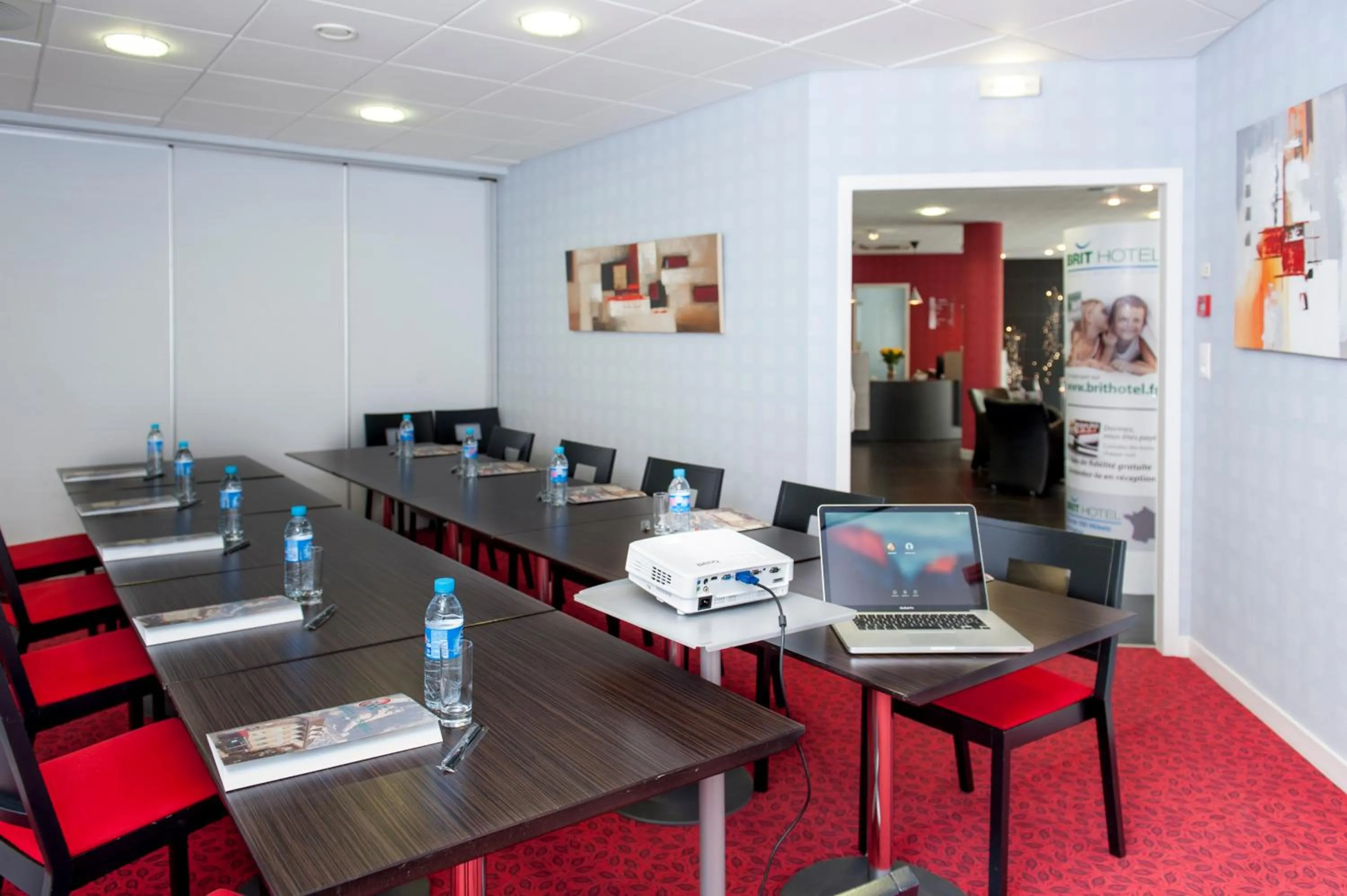 Seating area in Brit Hotel Belfort Centre-Le Boreal