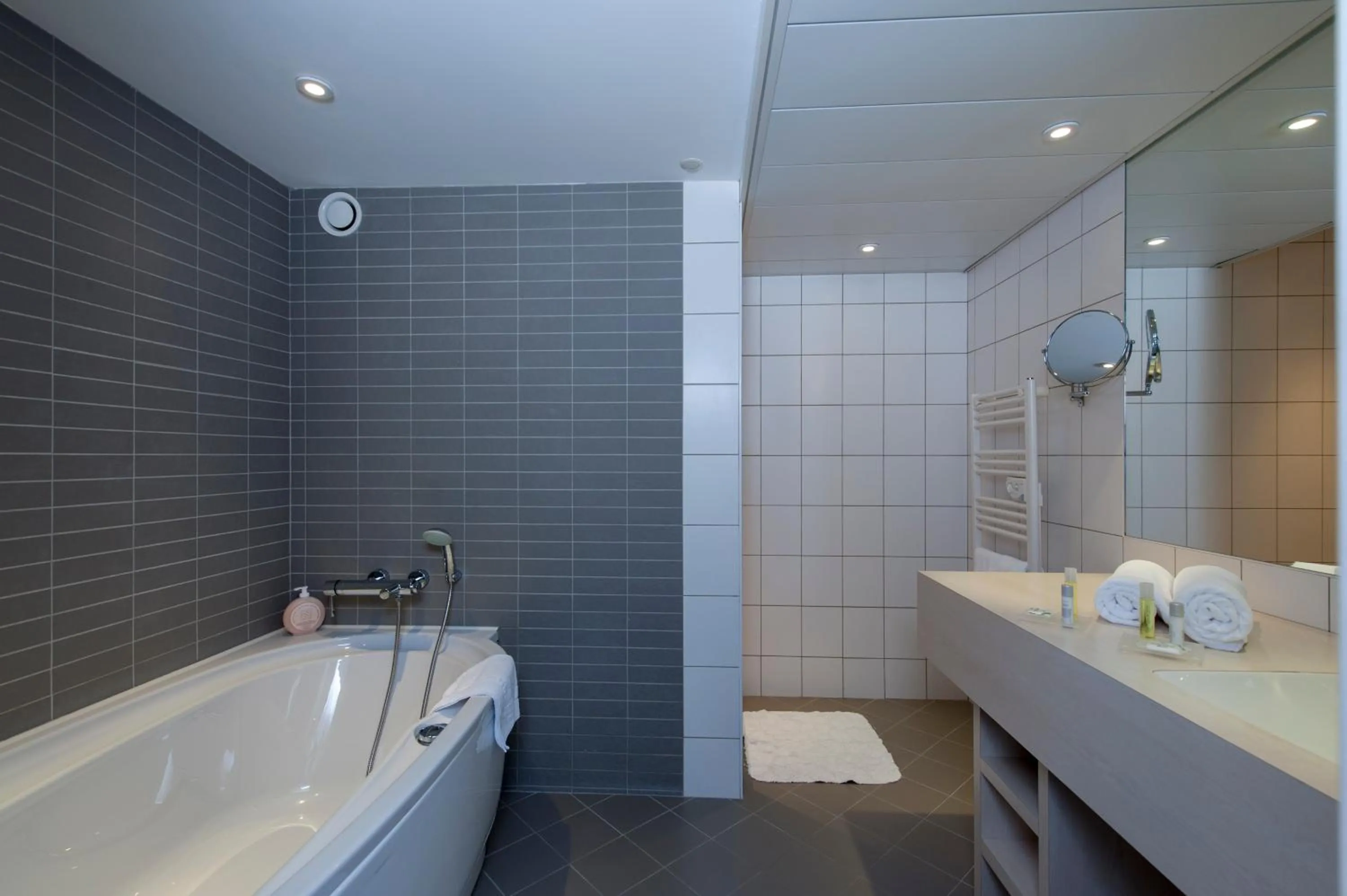 Bathroom in Brit Hotel Belfort Centre-Le Boreal