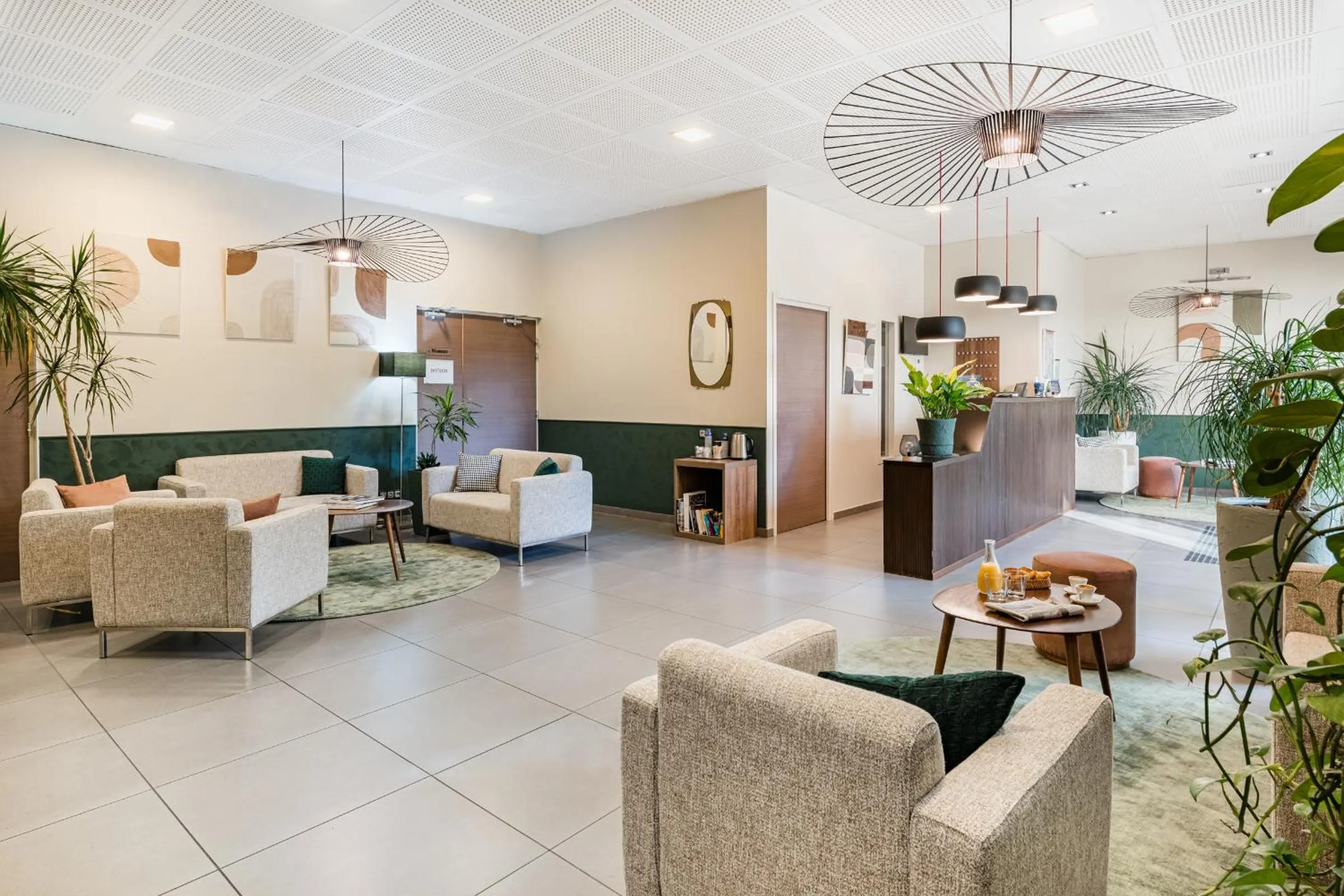 Property building in Hôtel des Barolles - Lyon Sud Brignais