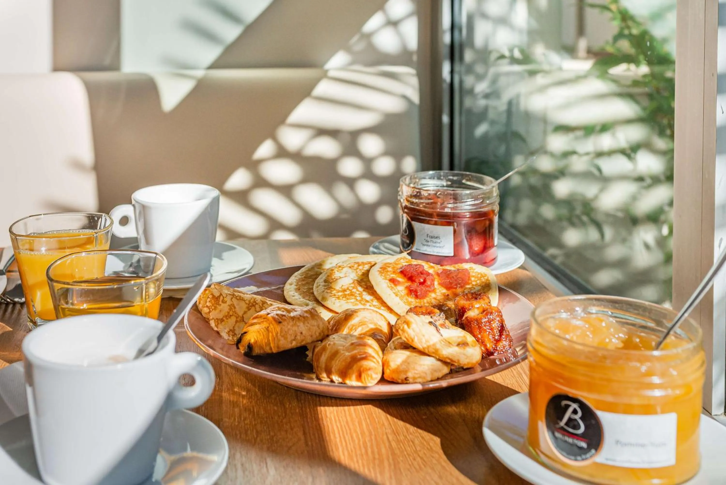 Breakfast in Best Western Hôtel des Barolles - Lyon Sud