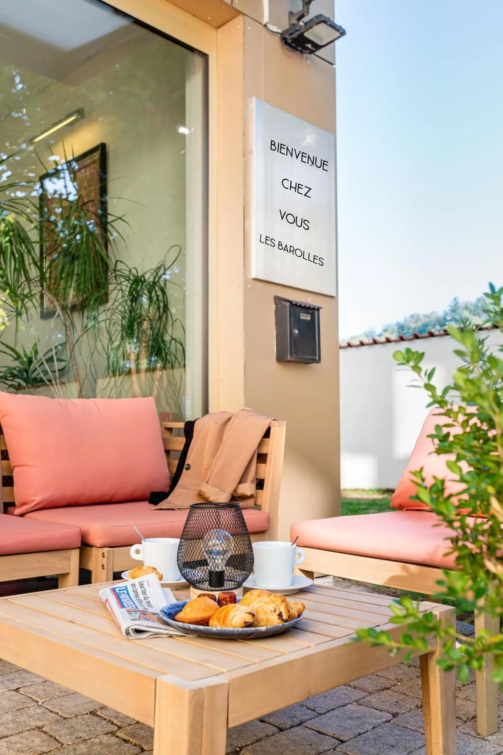 Facade/entrance in Hôtel des Barolles - Lyon Sud Brignais